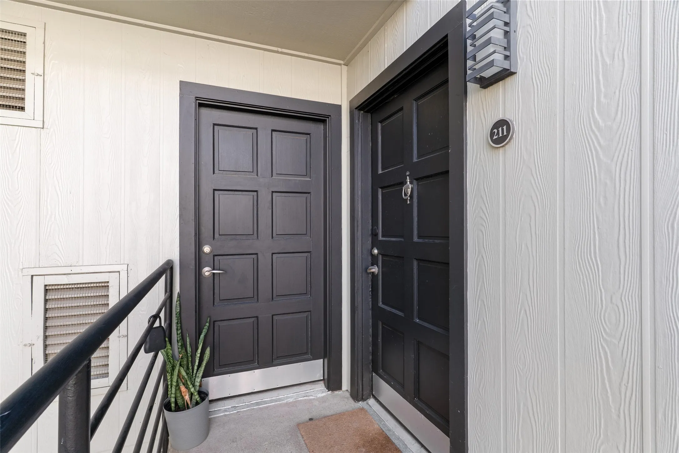 Condominium For Rent in Dallas County , 4211 Holland Avenue, Dallas, Texas 75219, 1 Bedroom, 1 Bathroom, Garage spaces, 632 Sqft, built in 1970, mls#21330966, Real Estate Agent in Dallas, Homes For Rent in Dallas county, Homes For Rent in Dallas, Realtor in Dallas Texas, Real Estate Brokerage Independent Realty Texas, Luminita Cordes Realtor