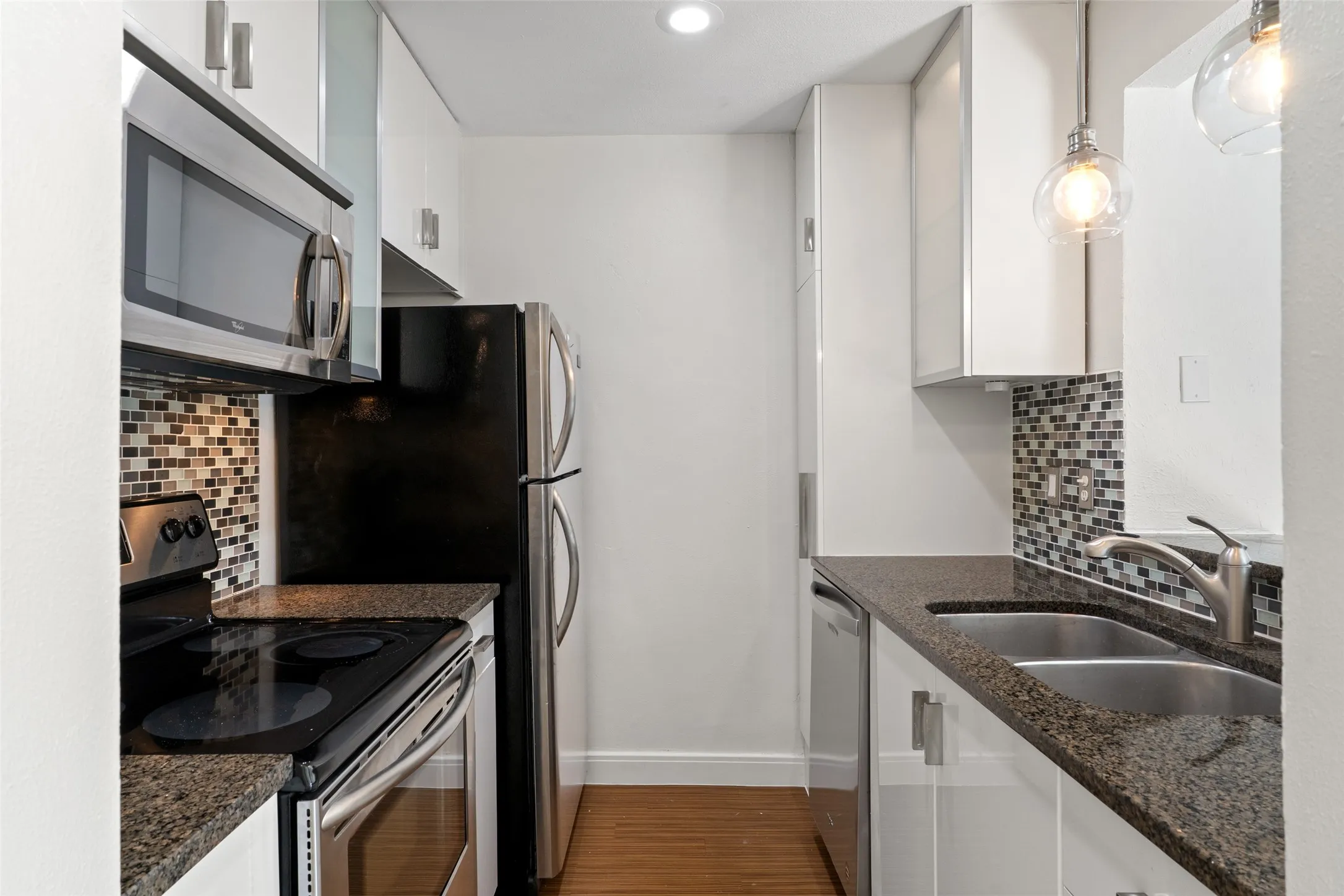 Condominium For Rent in Dallas County , 4211 Holland Avenue, Dallas, Texas 75219, 1 Bedroom, 1 Bathroom, Garage spaces, 632 Sqft, built in 1970, mls#21330966, Real Estate Agent in Dallas, Homes For Rent in Dallas county, Homes For Rent in Dallas, Realtor in Dallas Texas, Real Estate Brokerage Independent Realty Texas, Luminita Cordes Realtor