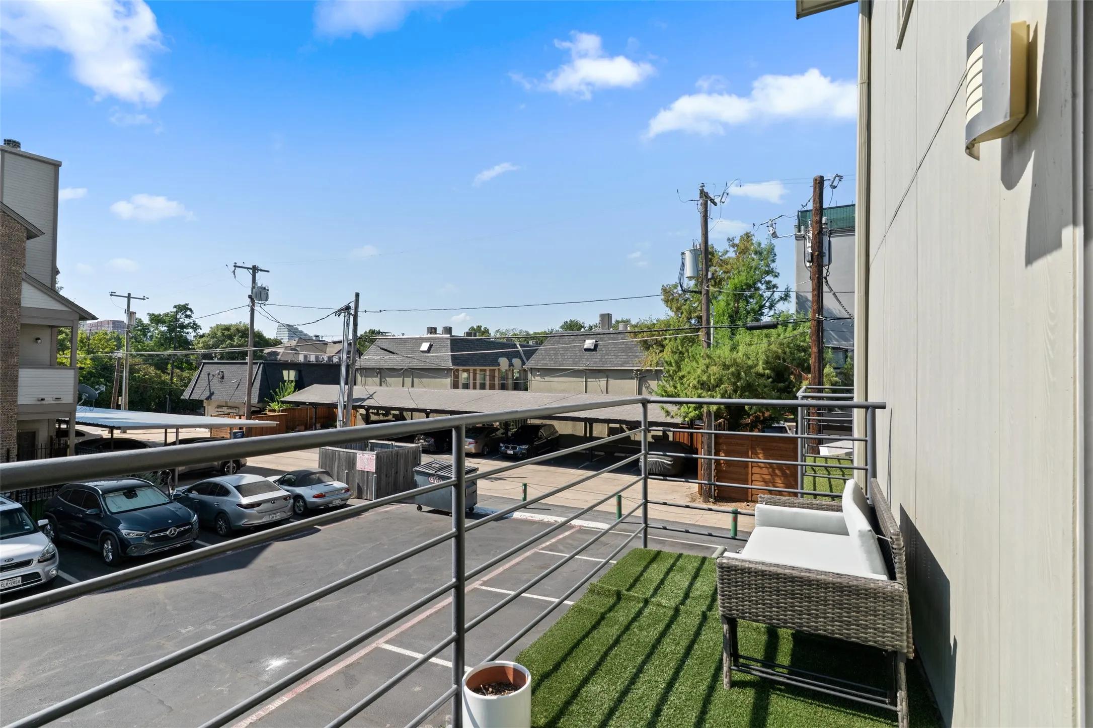 Condominium For Rent in Dallas County , 4211 Holland Avenue, Dallas, Texas 75219, 1 Bedroom, 1 Bathroom, Garage spaces, 632 Sqft, built in 1970, mls#21330966, Real Estate Agent in Dallas, Homes For Rent in Dallas county, Homes For Rent in Dallas, Realtor in Dallas Texas, Real Estate Brokerage Independent Realty Texas, Luminita Cordes Realtor