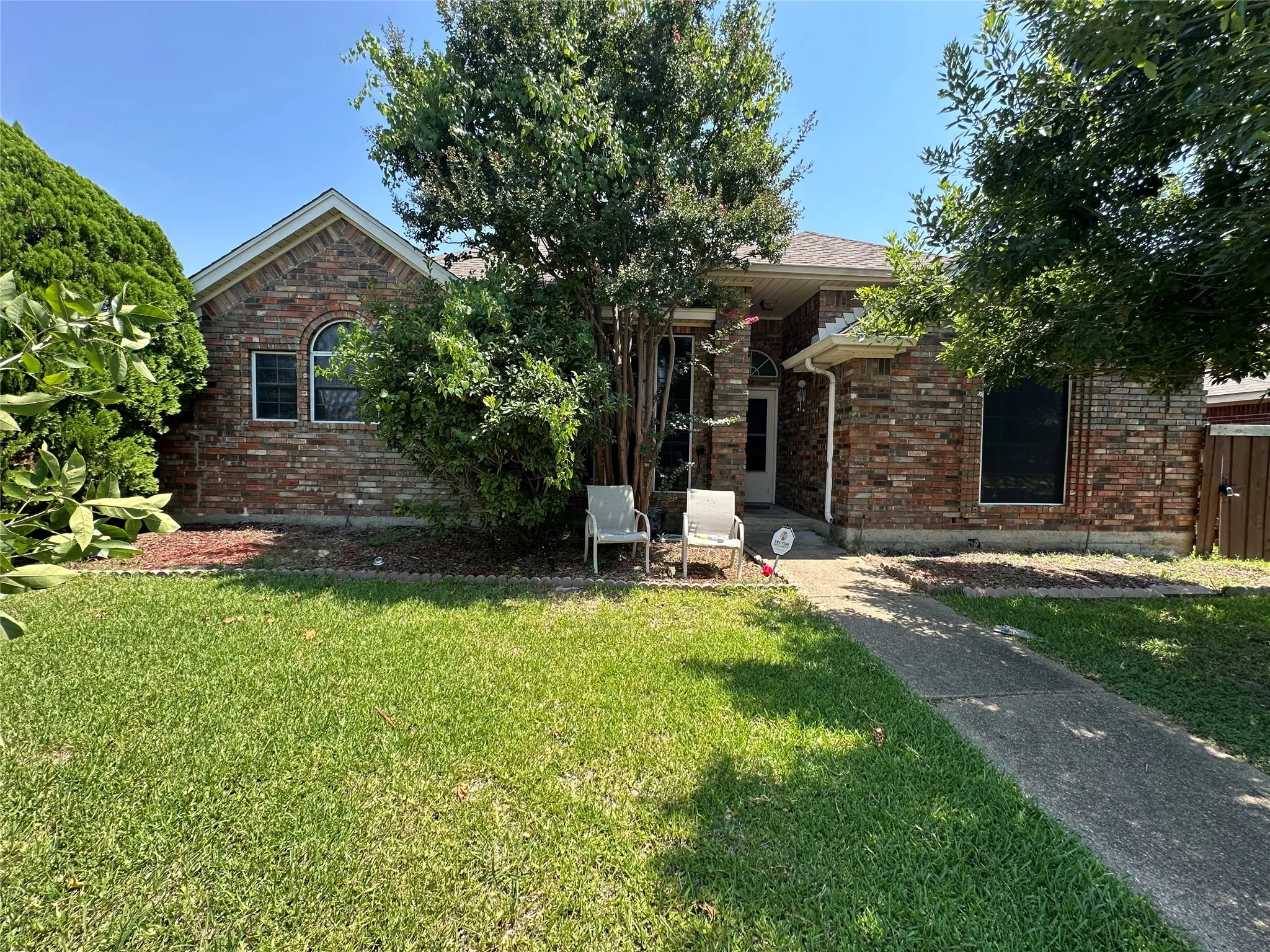Single Family Residence For Sale in Dallas County , 1412 Paula Lane, Mesquite, Texas 75149, 4 Bedroom, 3 Bathroom, 2 Garage spaces, 2,051 Sqft, built in 1989, mls#21355669, Real Estate Agent in Mesquite, Homes For Sale in Dallas county, Homes For Sale in Mesquite, Realtor in Mesquite Texas, Real Estate Brokerage Independent Realty Texas, Luminita Cordes Realtor