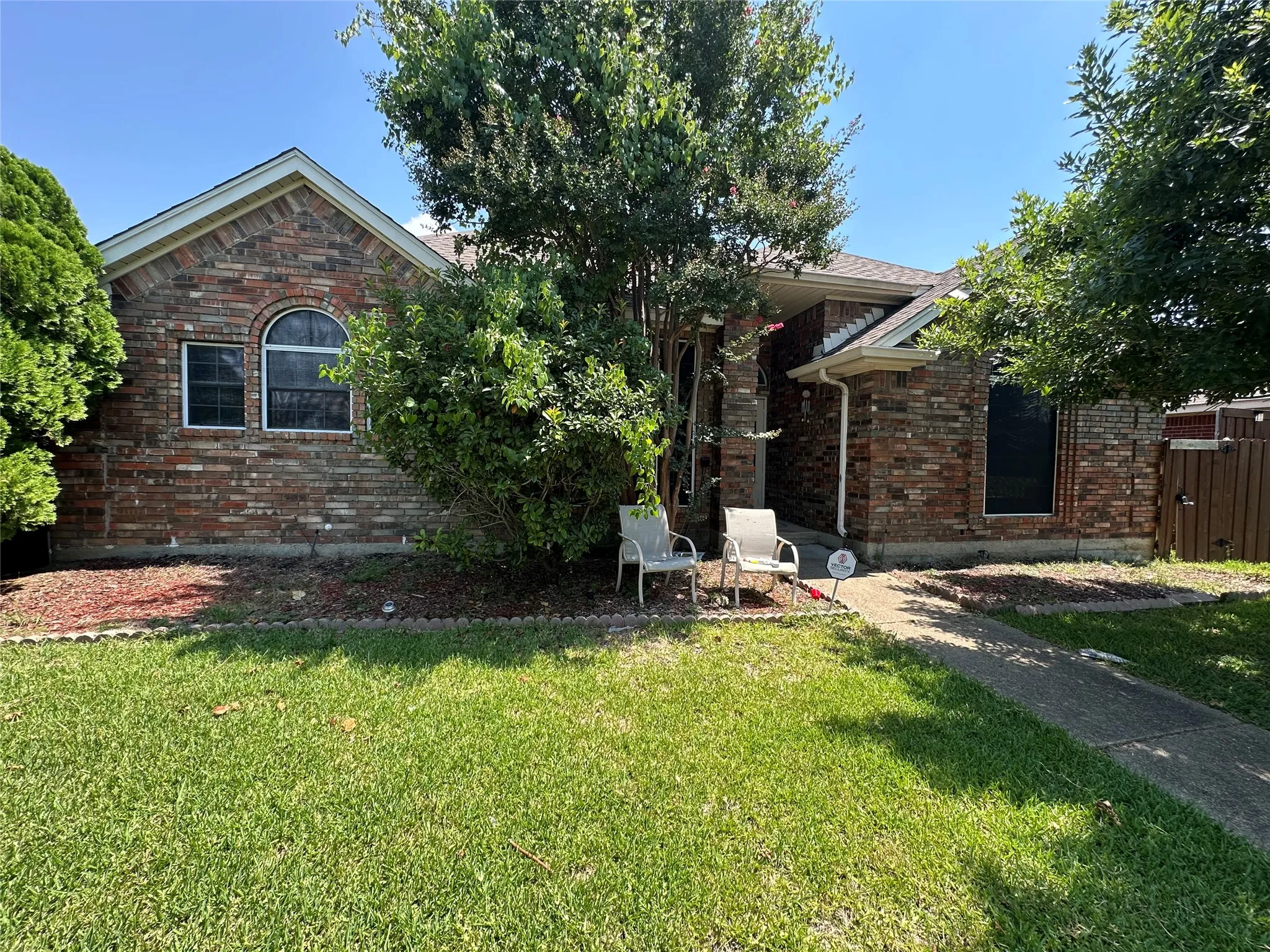 Single Family Residence For Sale in Dallas County , 1412 Paula Lane, Mesquite, Texas 75149, 4 Bedroom, 3 Bathroom, 2 Garage spaces, 2,051 Sqft, built in 1989, mls#21355669, Real Estate Agent in Mesquite, Homes For Sale in Dallas county, Homes For Sale in Mesquite, Realtor in Mesquite Texas, Real Estate Brokerage Independent Realty Texas, Luminita Cordes Realtor