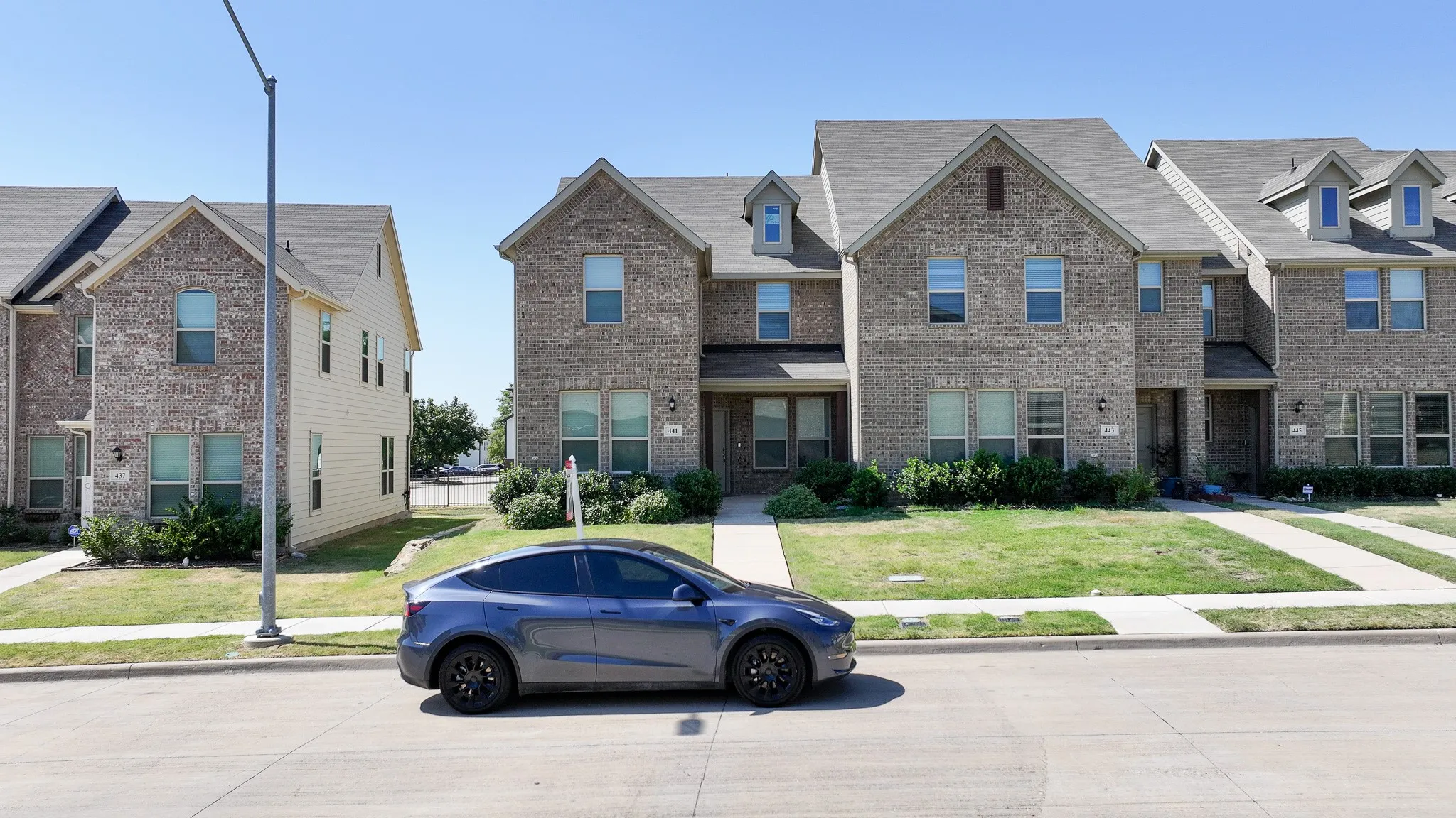 Townhouse For Rent in Tarrant County , 441 Milverton Drive, Fort Worth, Texas 76036, 4 Bedroom, 3 Bathroom, 2 Garage spaces, 1,924 Sqft, built in 2021, mls#21356721, Real Estate Agent in Fort Worth, Homes For Rent in Tarrant county, Homes For Rent in Fort Worth, Realtor in Fort Worth Texas, Real Estate Brokerage Independent Realty Texas, Luminita Cordes Realtor
