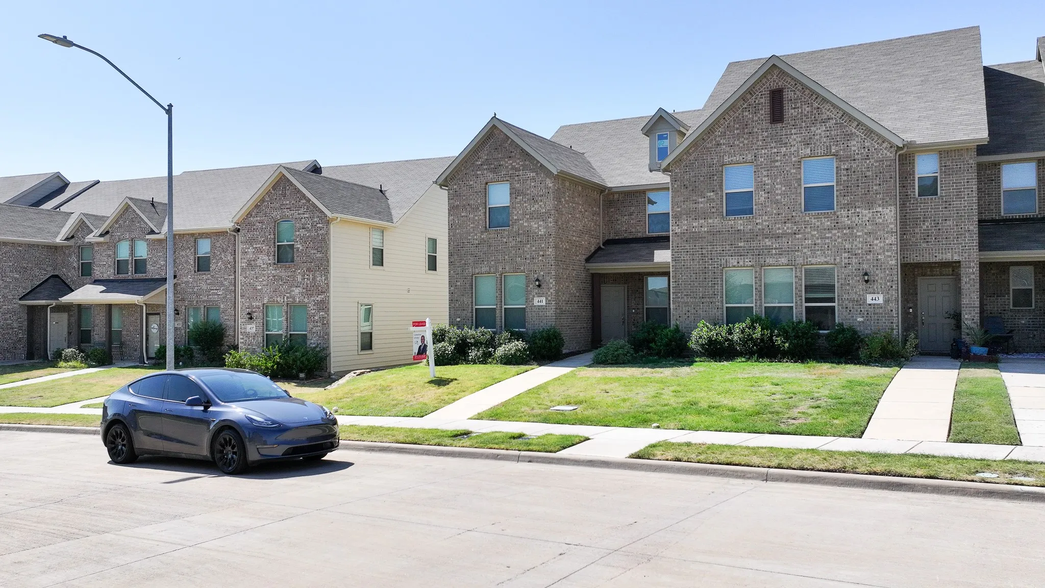 Townhouse For Rent in Tarrant County , 441 Milverton Drive, Fort Worth, Texas 76036, 4 Bedroom, 3 Bathroom, 2 Garage spaces, 1,924 Sqft, built in 2021, mls#21356721, Real Estate Agent in Fort Worth, Homes For Rent in Tarrant county, Homes For Rent in Fort Worth, Realtor in Fort Worth Texas, Real Estate Brokerage Independent Realty Texas, Luminita Cordes Realtor