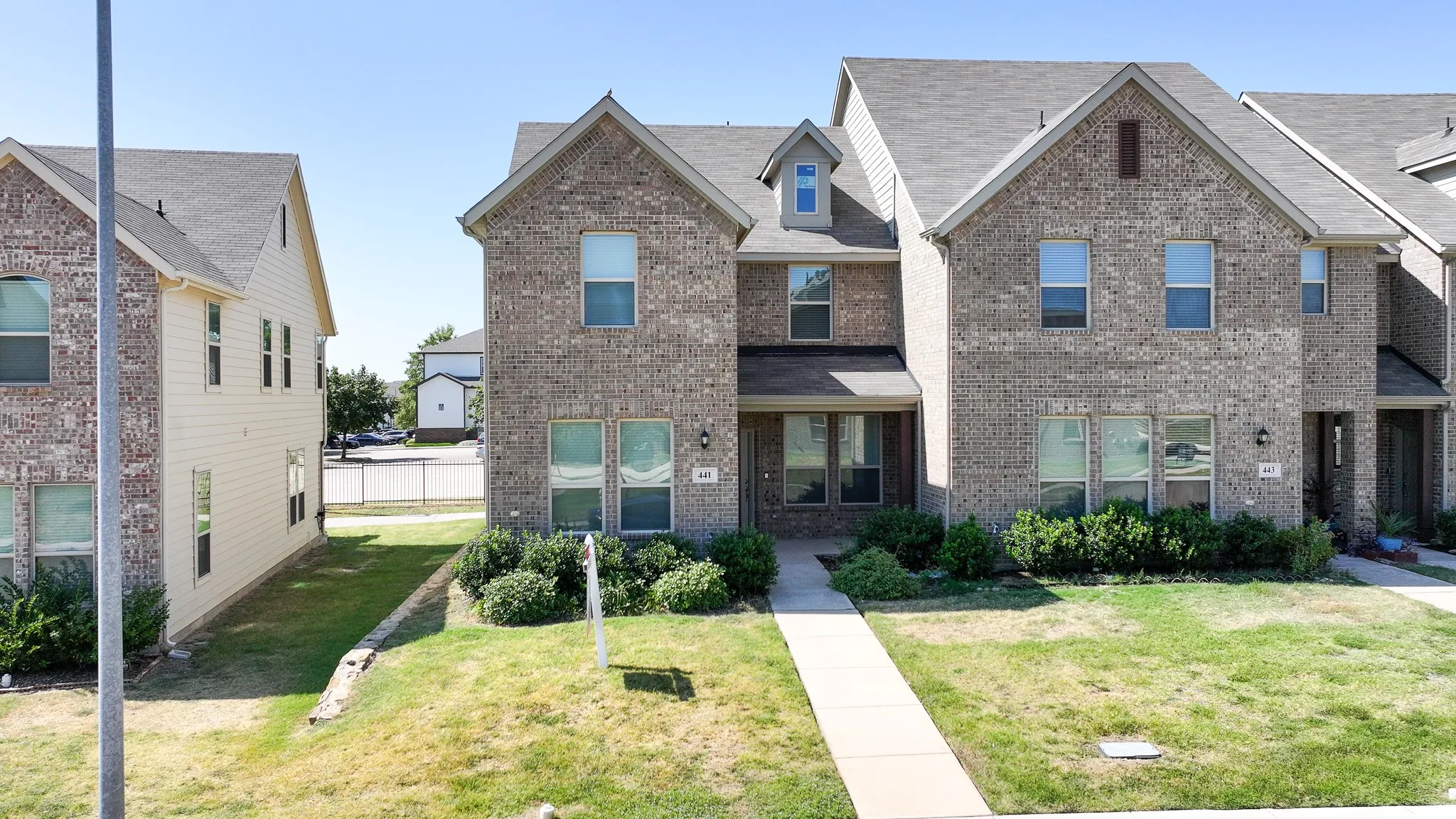 Townhouse For Rent in Tarrant County , 441 Milverton Drive, Fort Worth, Texas 76036, 4 Bedroom, 3 Bathroom, 2 Garage spaces, 1,924 Sqft, built in 2021, mls#21356721, Real Estate Agent in Fort Worth, Homes For Rent in Tarrant county, Homes For Rent in Fort Worth, Realtor in Fort Worth Texas, Real Estate Brokerage Independent Realty Texas, Luminita Cordes Realtor