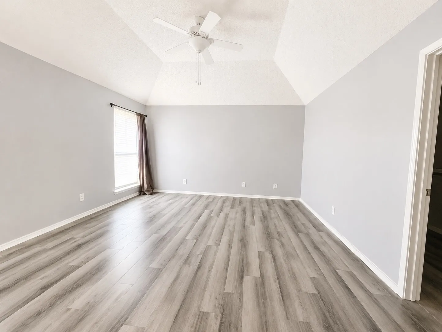 Single Family Residence For Rent in Collin County , 7900 Squire Lane, Frisco, Texas 75035, 3 Bedroom, 3 Bathroom, 2 Garage spaces, 1,736 Sqft, built in 1993, mls#21356723, Real Estate Agent in Frisco, Homes For Rent in Collin county, Homes For Rent in Frisco, Realtor in Frisco Texas, Real Estate Brokerage Independent Realty Texas, Luminita Cordes Realtor