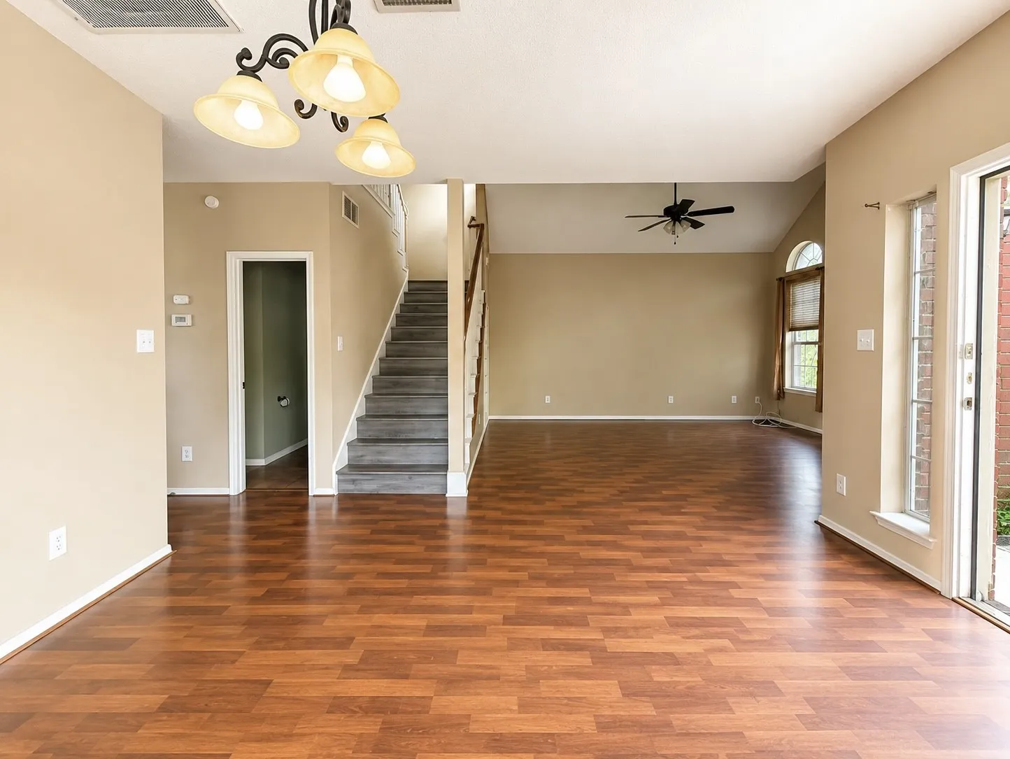 Single Family Residence For Rent in Collin County , 7900 Squire Lane, Frisco, Texas 75035, 3 Bedroom, 3 Bathroom, 2 Garage spaces, 1,736 Sqft, built in 1993, mls#21356723, Real Estate Agent in Frisco, Homes For Rent in Collin county, Homes For Rent in Frisco, Realtor in Frisco Texas, Real Estate Brokerage Independent Realty Texas, Luminita Cordes Realtor