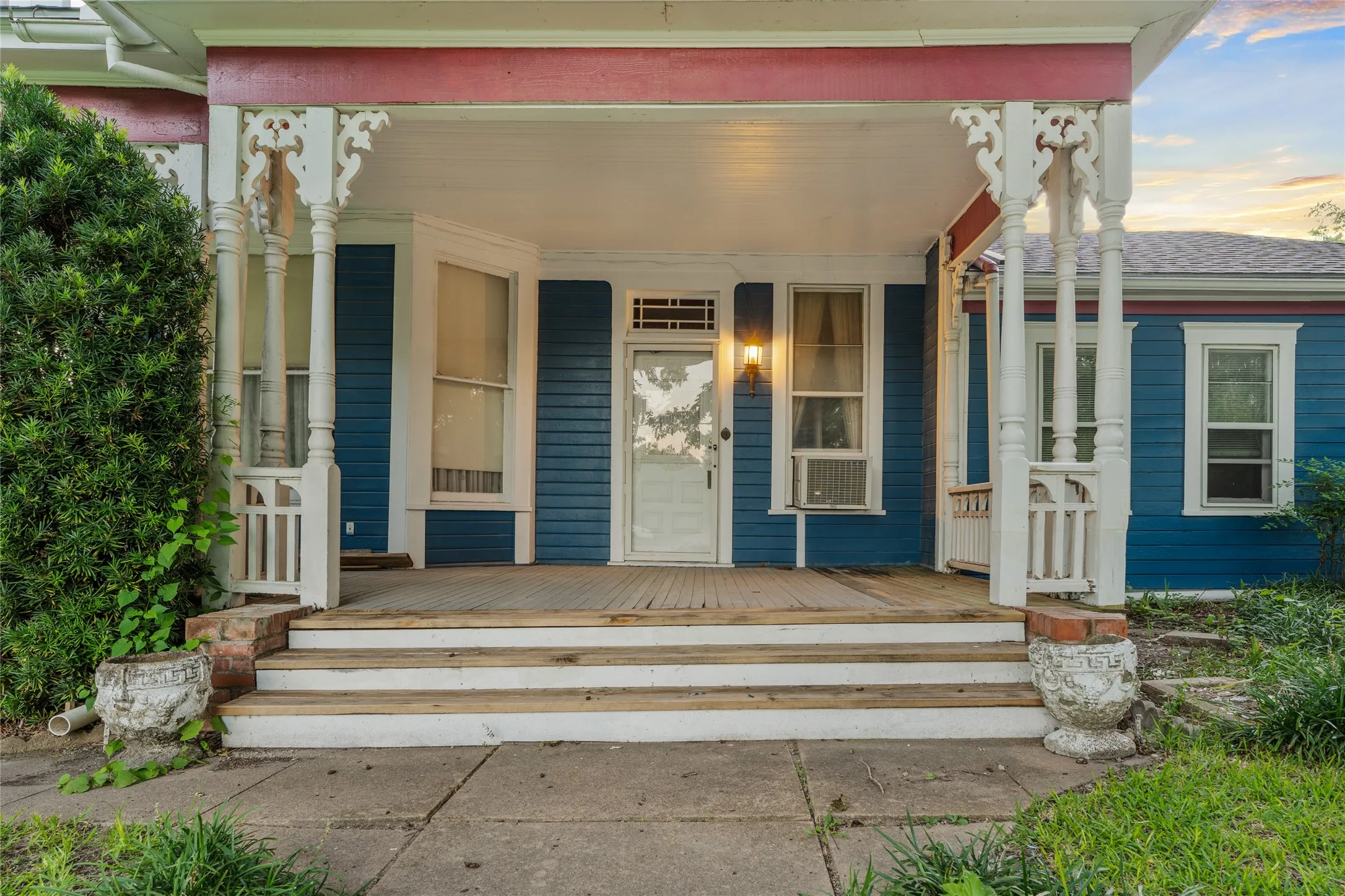 Single Family Residence For Sale in Falls County , 441 Houghton Avenue, Marlin, Texas 76661, 4 Bedroom, 3 Bathroom, Garage spaces, 2,644 Sqft, built in 1893, mls#21356728, Real Estate Agent in Marlin, Homes For Sale in Falls county, Homes For Sale in Marlin, Realtor in Marlin Texas, Real Estate Brokerage Independent Realty Texas, Luminita Cordes Realtor