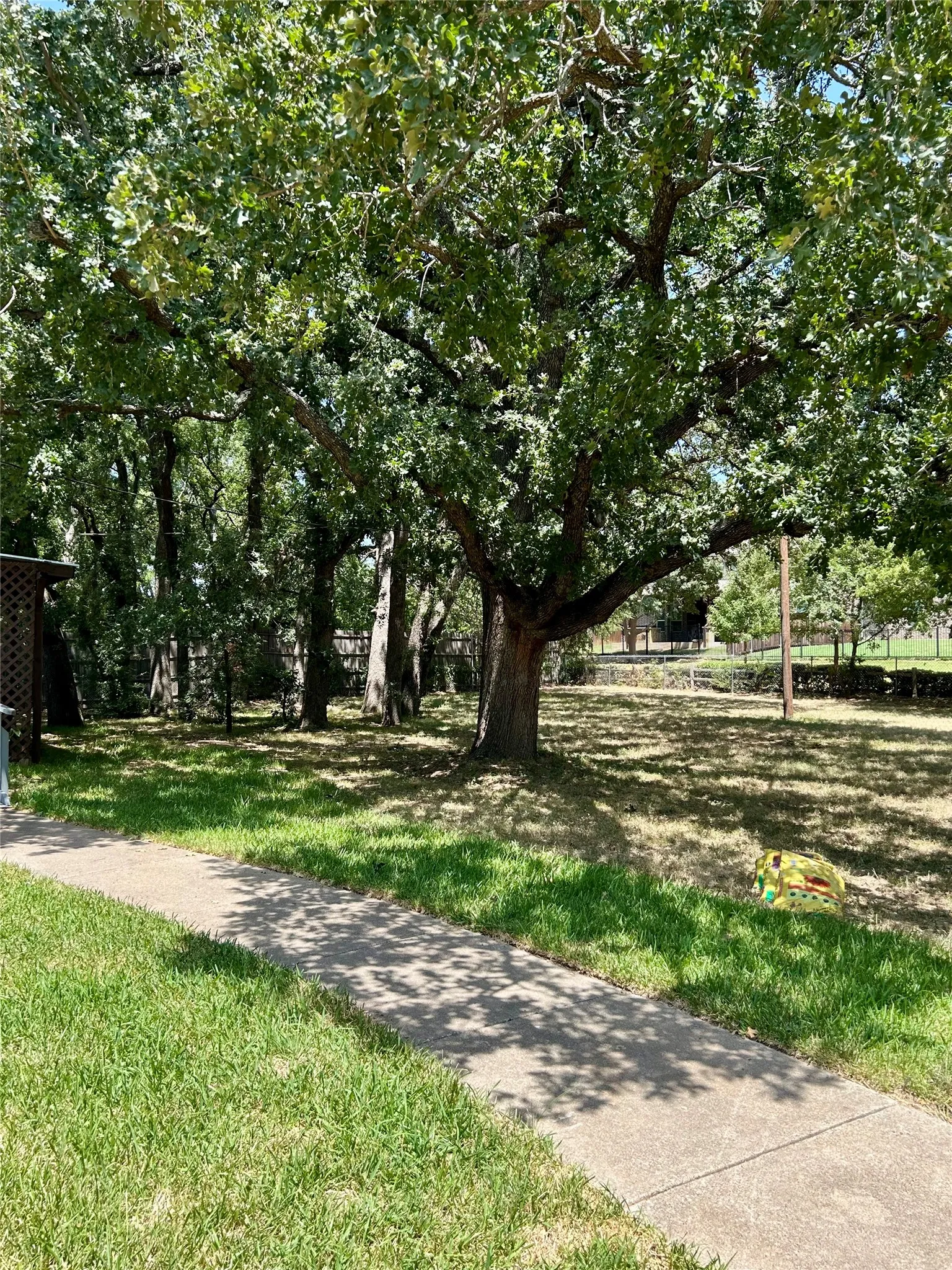 Single Family Residence For Rent in Tarrant County , 1212 W Murphy Road, Colleyville, Texas 76034, 3 Bedroom, 3 Bathroom, Garage spaces, 2,056 Sqft, built in 1960, mls#21356231, Real Estate Agent in Colleyville, Homes For Rent in Tarrant county, Homes For Rent in Colleyville, Realtor in Colleyville Texas, Real Estate Brokerage Independent Realty Texas, Luminita Cordes Realtor