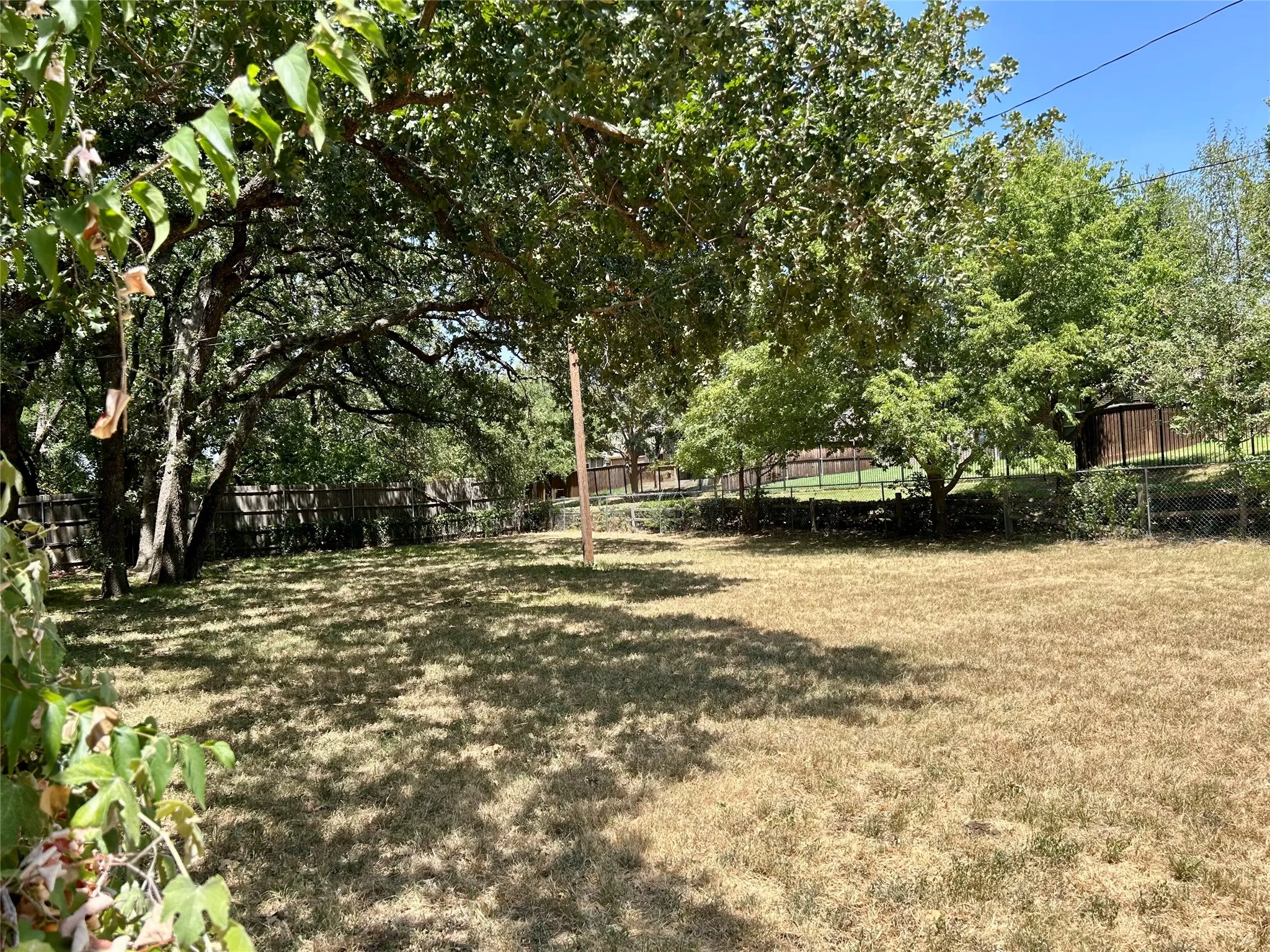 Single Family Residence For Rent in Tarrant County , 1212 W Murphy Road, Colleyville, Texas 76034, 3 Bedroom, 3 Bathroom, Garage spaces, 2,056 Sqft, built in 1960, mls#21356231, Real Estate Agent in Colleyville, Homes For Rent in Tarrant county, Homes For Rent in Colleyville, Realtor in Colleyville Texas, Real Estate Brokerage Independent Realty Texas, Luminita Cordes Realtor