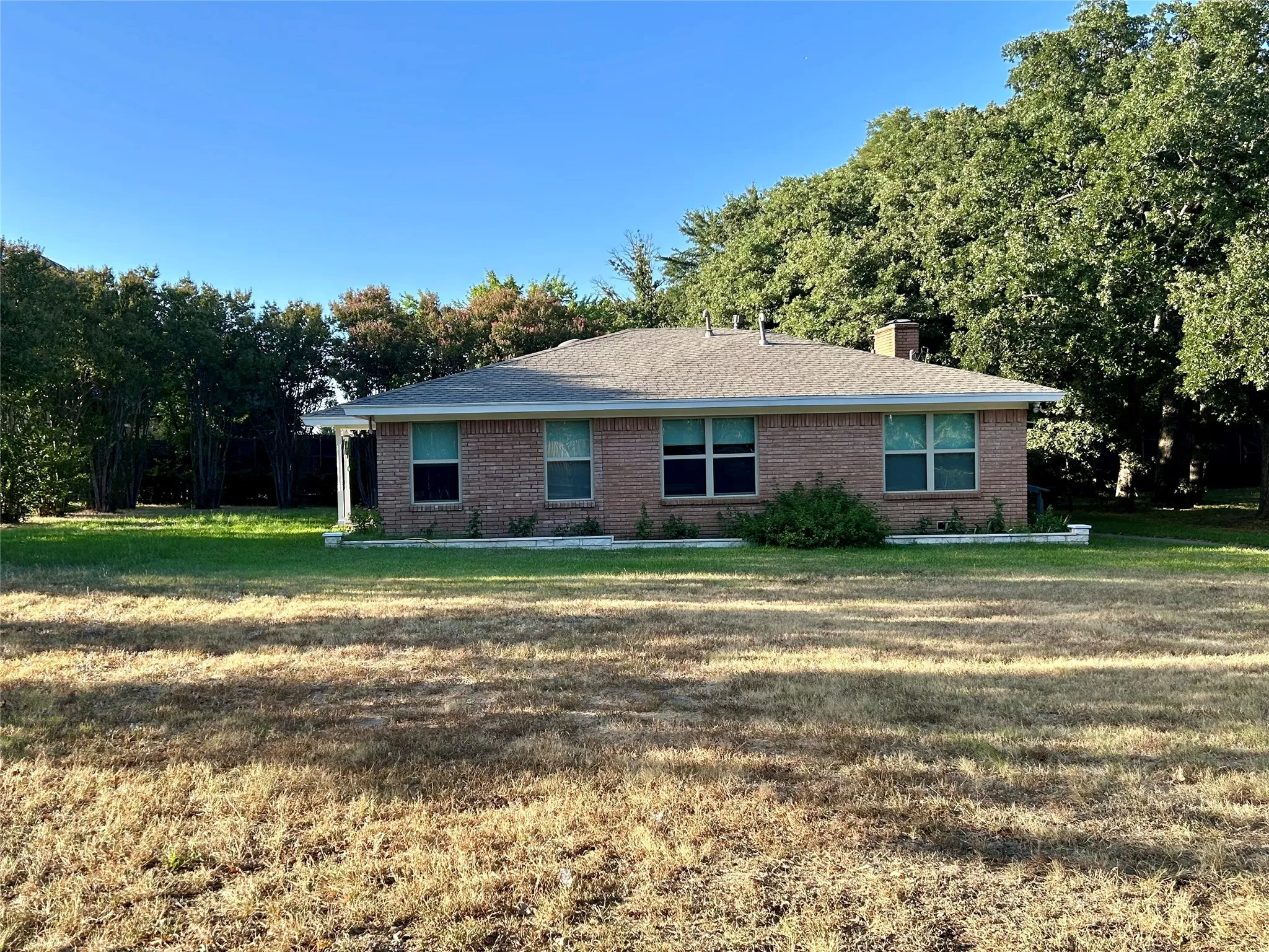 Single Family Residence For Rent in Tarrant County , 1212 W Murphy Road, Colleyville, Texas 76034, 3 Bedroom, 3 Bathroom, Garage spaces, 2,056 Sqft, built in 1960, mls#21356231, Real Estate Agent in Colleyville, Homes For Rent in Tarrant county, Homes For Rent in Colleyville, Realtor in Colleyville Texas, Real Estate Brokerage Independent Realty Texas, Luminita Cordes Realtor