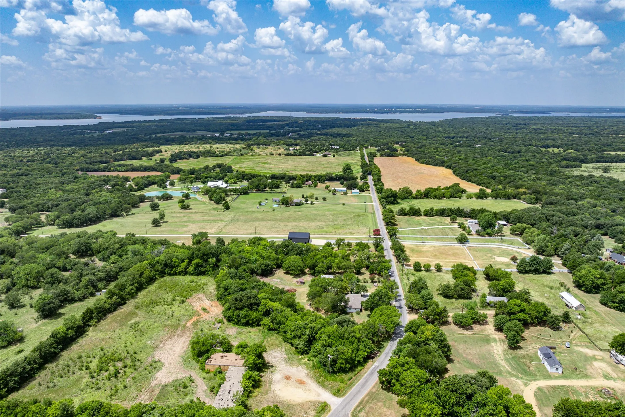 Single Family Residence For Sale in Grayson County , 414 Flowing Wells Road, Pottsboro, Texas 75076, 3 Bedroom, 2 Bathroom, 1 Garage spaces, 1,300 Sqft, built in 1960, Price $515,000, mls#21352807, Real Estate Agent in Pottsboro, Homes For Sale in Grayson county, Homes For Sale in Pottsboro, Realtor in Pottsboro Texas, Real Estate Brokerage Independent Realty Texas, Luminita Cordes Realtor