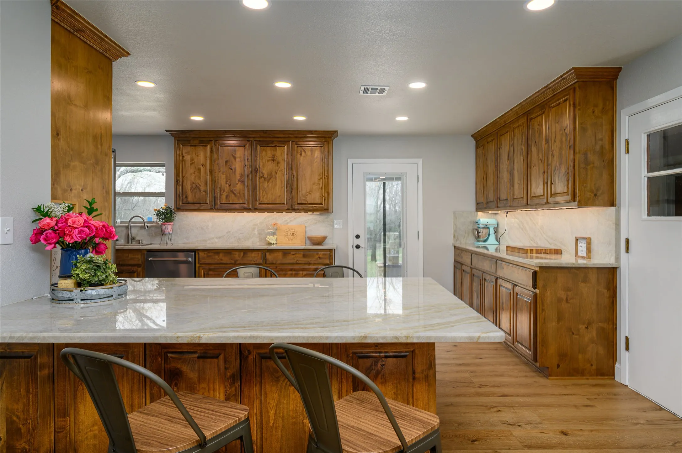 Single Family Residence For Sale in Grayson County , 414 Flowing Wells Road, Pottsboro, Texas 75076, 3 Bedroom, 2 Bathroom, 1 Garage spaces, 1,300 Sqft, built in 1960, Price $515,000, mls#21352807, Real Estate Agent in Pottsboro, Homes For Sale in Grayson county, Homes For Sale in Pottsboro, Realtor in Pottsboro Texas, Real Estate Brokerage Independent Realty Texas, Luminita Cordes Realtor