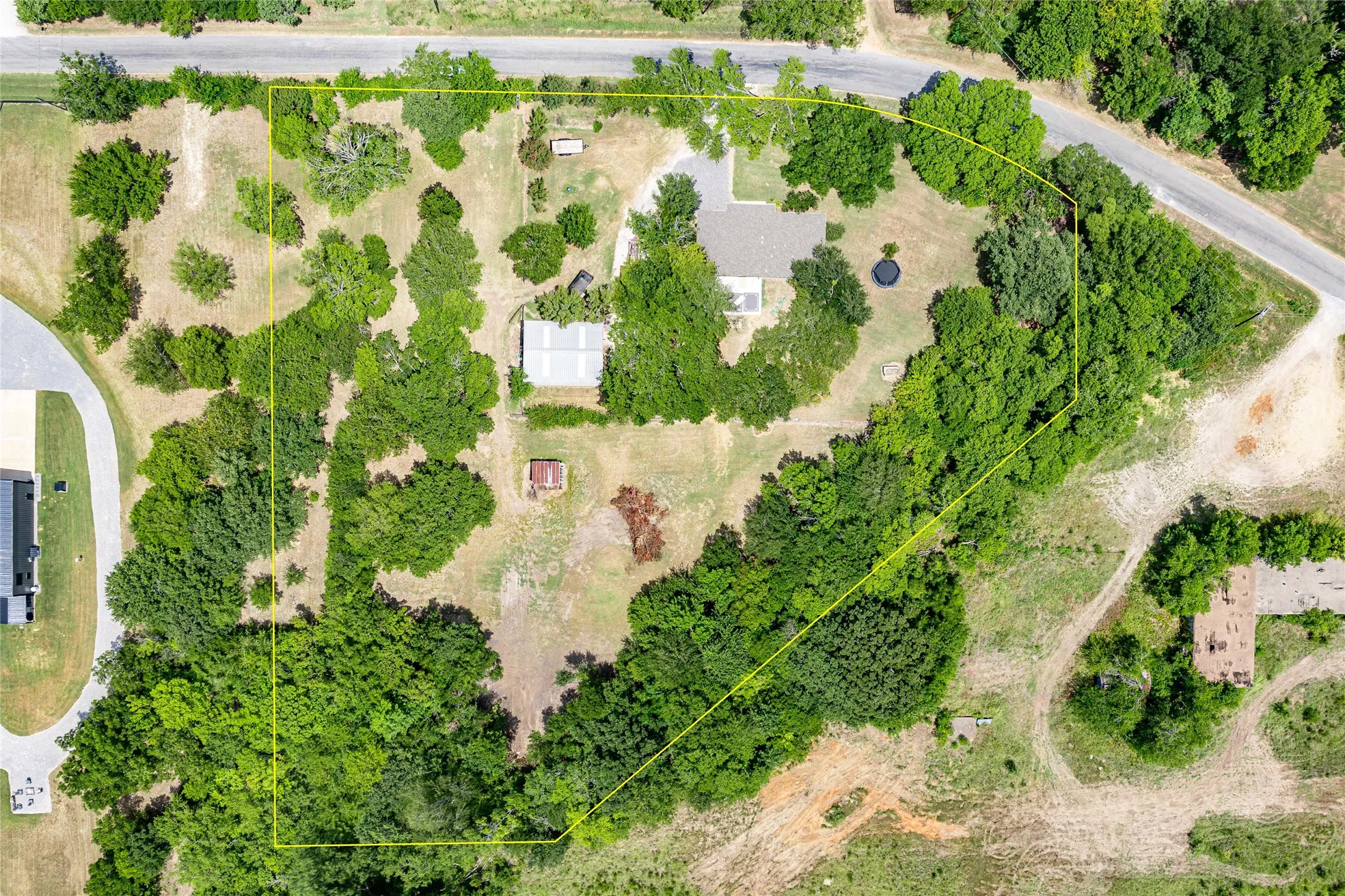 Single Family Residence For Sale in Grayson County , 414 Flowing Wells Road, Pottsboro, Texas 75076, 3 Bedroom, 2 Bathroom, 1 Garage spaces, 1,300 Sqft, built in 1960, Price $515,000, mls#21352807, Real Estate Agent in Pottsboro, Homes For Sale in Grayson county, Homes For Sale in Pottsboro, Realtor in Pottsboro Texas, Real Estate Brokerage Independent Realty Texas, Luminita Cordes Realtor