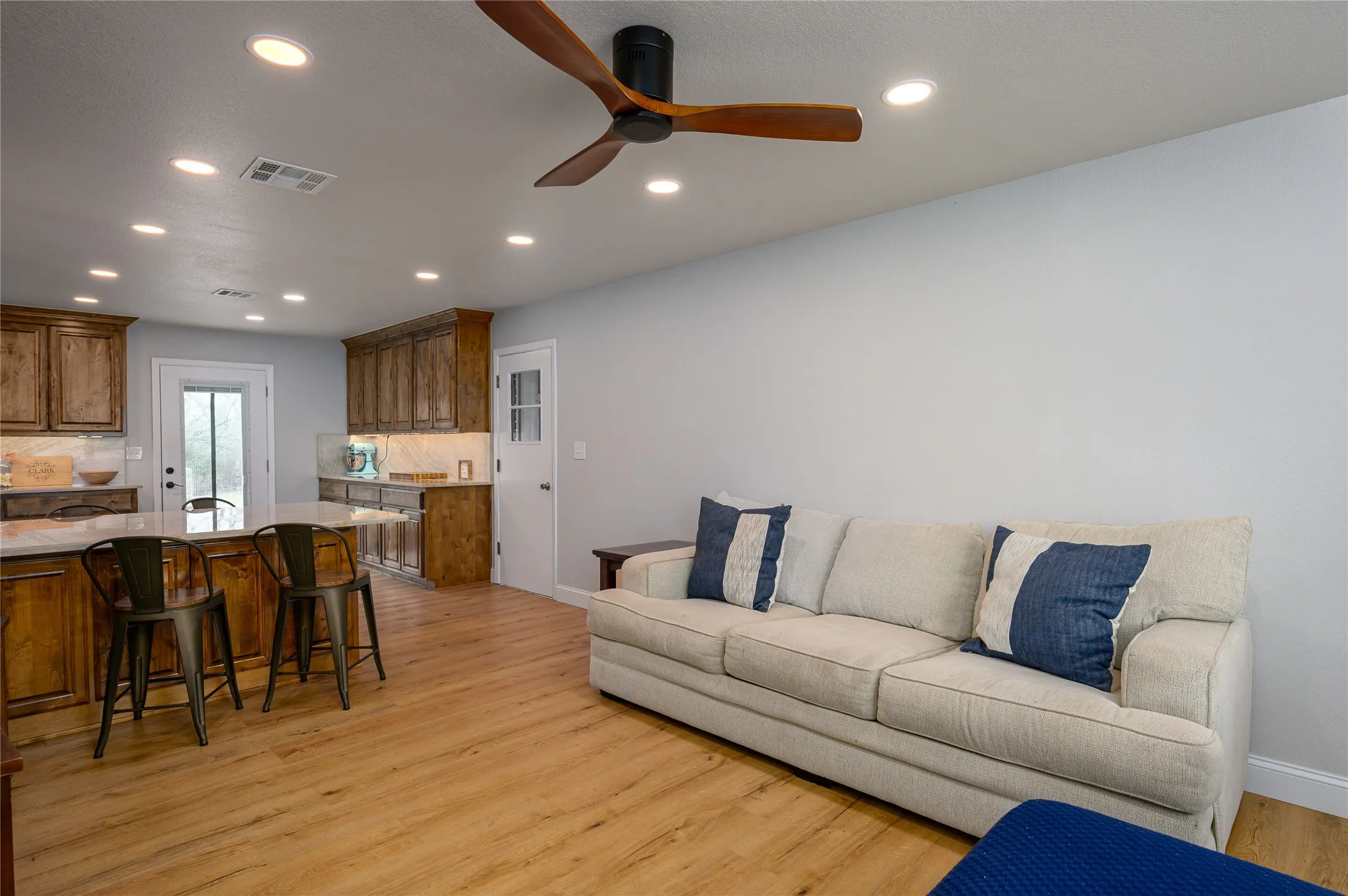 Single Family Residence For Sale in Grayson County , 414 Flowing Wells Road, Pottsboro, Texas 75076, 3 Bedroom, 2 Bathroom, 1 Garage spaces, 1,300 Sqft, built in 1960, Price $515,000, mls#21352807, Real Estate Agent in Pottsboro, Homes For Sale in Grayson county, Homes For Sale in Pottsboro, Realtor in Pottsboro Texas, Real Estate Brokerage Independent Realty Texas, Luminita Cordes Realtor