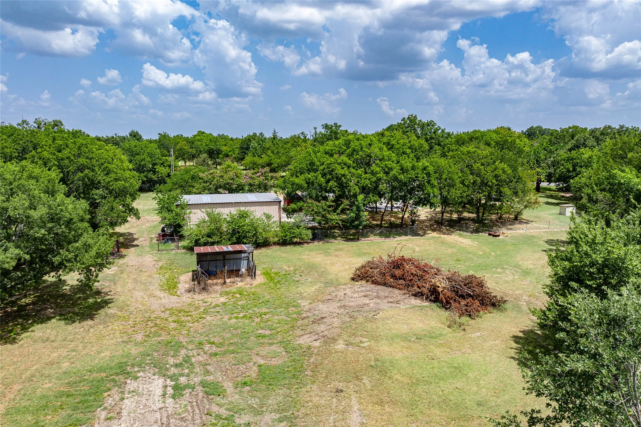 Single Family Residence For Sale in Grayson County , 414 Flowing Wells Road, Pottsboro, Texas 75076, 3 Bedroom, 2 Bathroom, 1 Garage spaces, 1,300 Sqft, built in 1960, Price $515,000, mls#21352807, Real Estate Agent in Pottsboro, Homes For Sale in Grayson county, Homes For Sale in Pottsboro, Realtor in Pottsboro Texas, Real Estate Brokerage Independent Realty Texas, Luminita Cordes Realtor