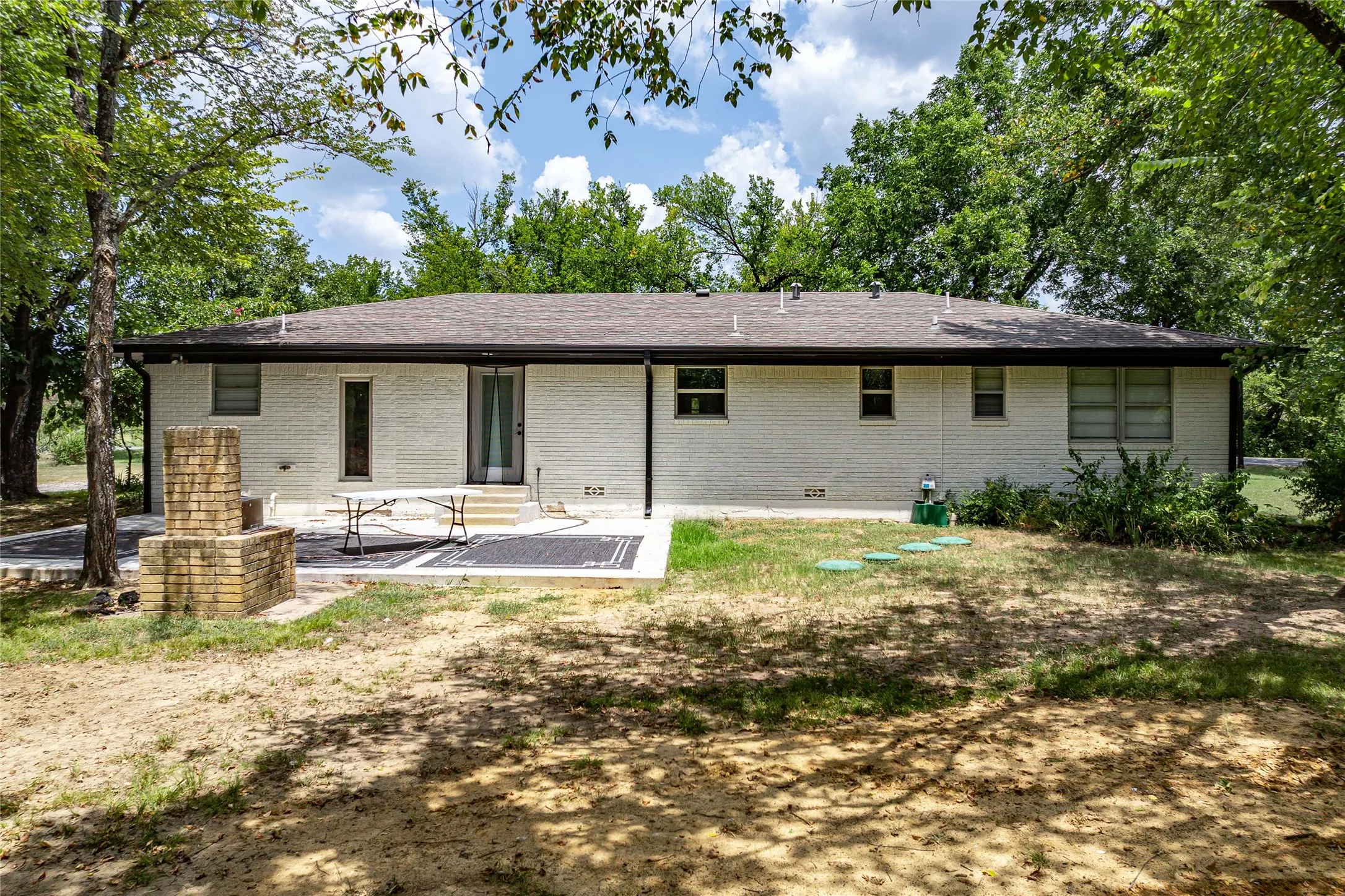 Single Family Residence For Sale in Grayson County , 414 Flowing Wells Road, Pottsboro, Texas 75076, 3 Bedroom, 2 Bathroom, 1 Garage spaces, 1,300 Sqft, built in 1960, Price $515,000, mls#21352807, Real Estate Agent in Pottsboro, Homes For Sale in Grayson county, Homes For Sale in Pottsboro, Realtor in Pottsboro Texas, Real Estate Brokerage Independent Realty Texas, Luminita Cordes Realtor