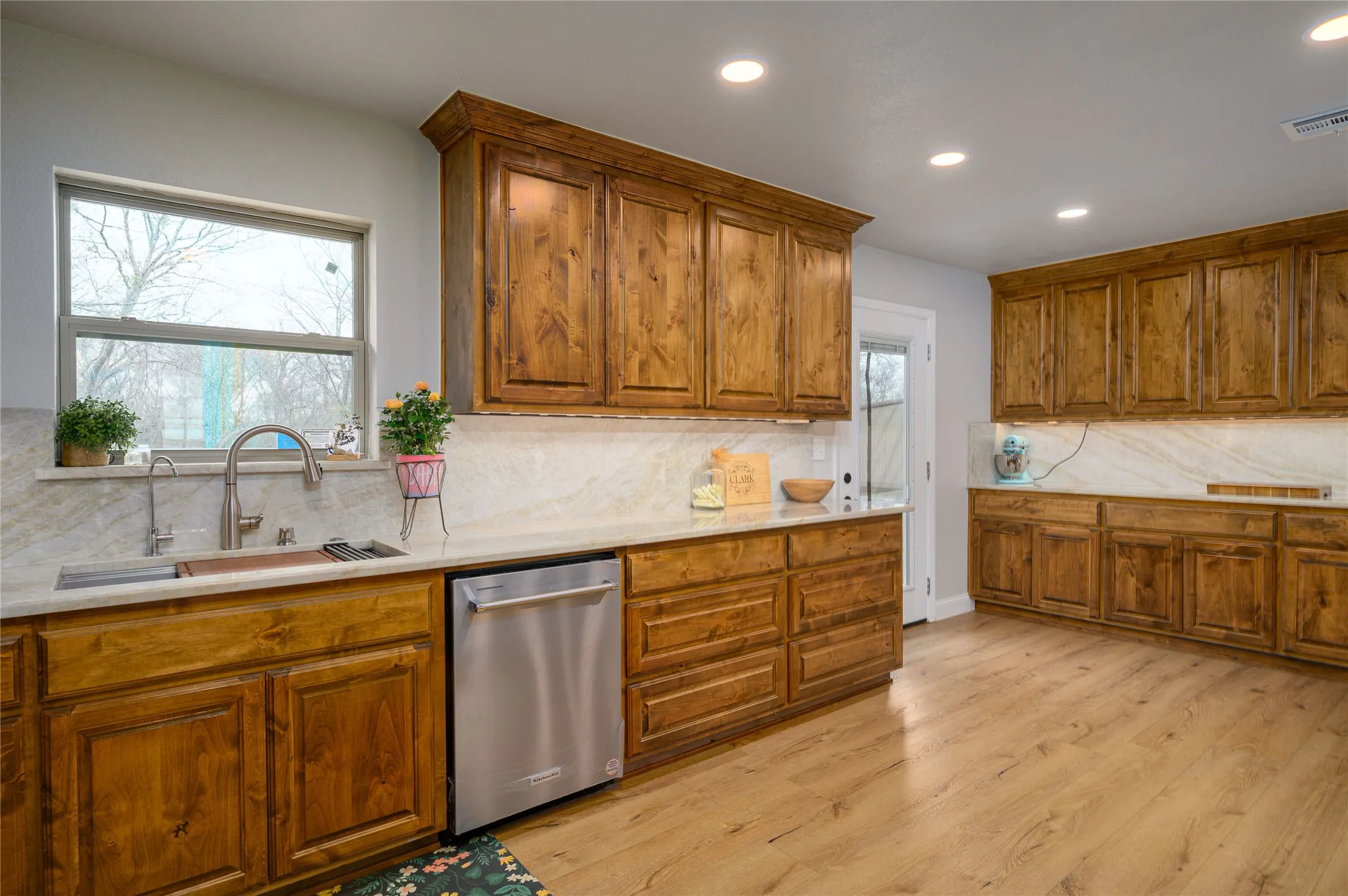 Single Family Residence For Sale in Grayson County , 414 Flowing Wells Road, Pottsboro, Texas 75076, 3 Bedroom, 2 Bathroom, 1 Garage spaces, 1,300 Sqft, built in 1960, Price $515,000, mls#21352807, Real Estate Agent in Pottsboro, Homes For Sale in Grayson county, Homes For Sale in Pottsboro, Realtor in Pottsboro Texas, Real Estate Brokerage Independent Realty Texas, Luminita Cordes Realtor