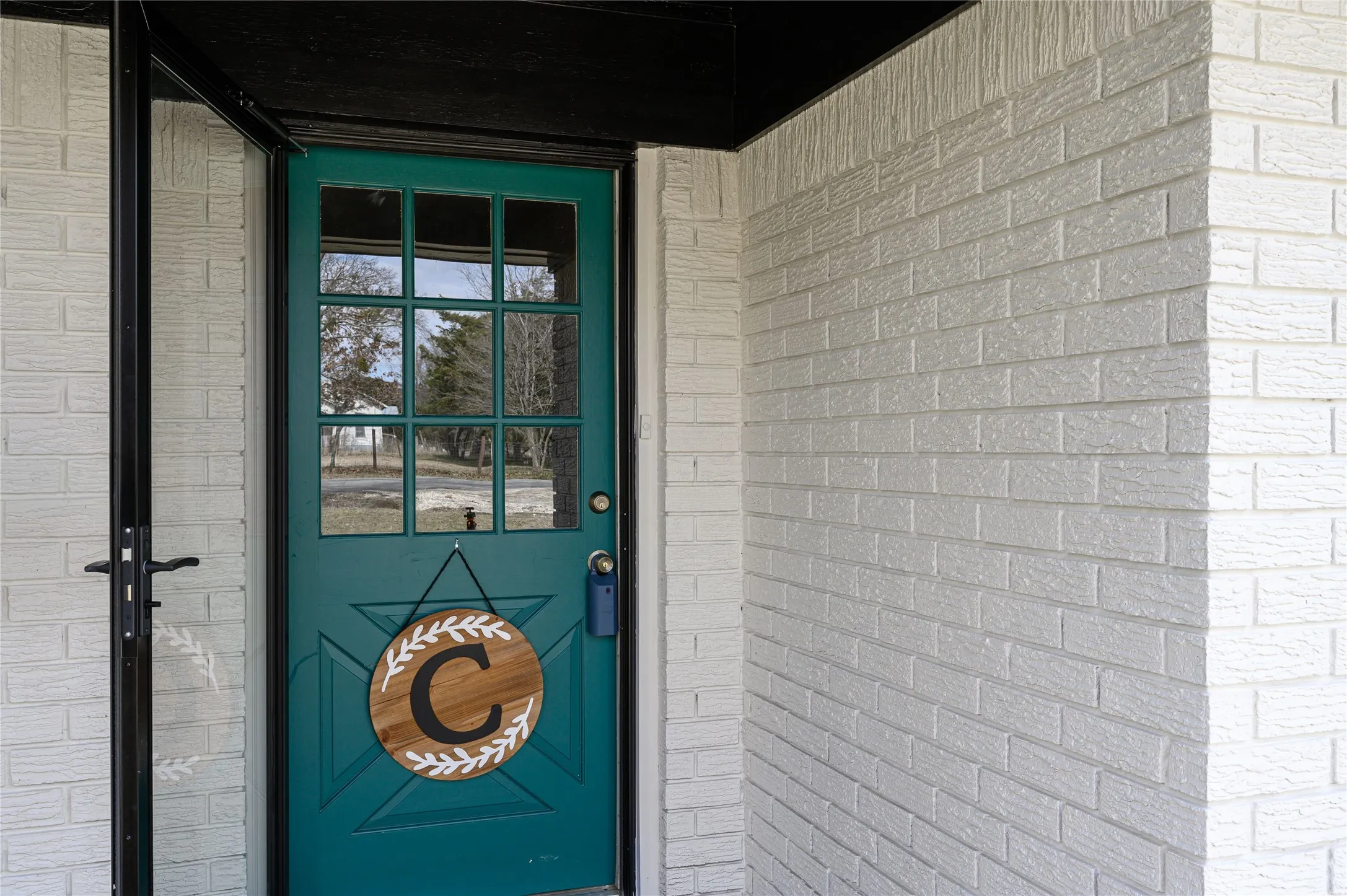Single Family Residence For Sale in Grayson County , 414 Flowing Wells Road, Pottsboro, Texas 75076, 3 Bedroom, 2 Bathroom, 1 Garage spaces, 1,300 Sqft, built in 1960, Price $515,000, mls#21352807, Real Estate Agent in Pottsboro, Homes For Sale in Grayson county, Homes For Sale in Pottsboro, Realtor in Pottsboro Texas, Real Estate Brokerage Independent Realty Texas, Luminita Cordes Realtor