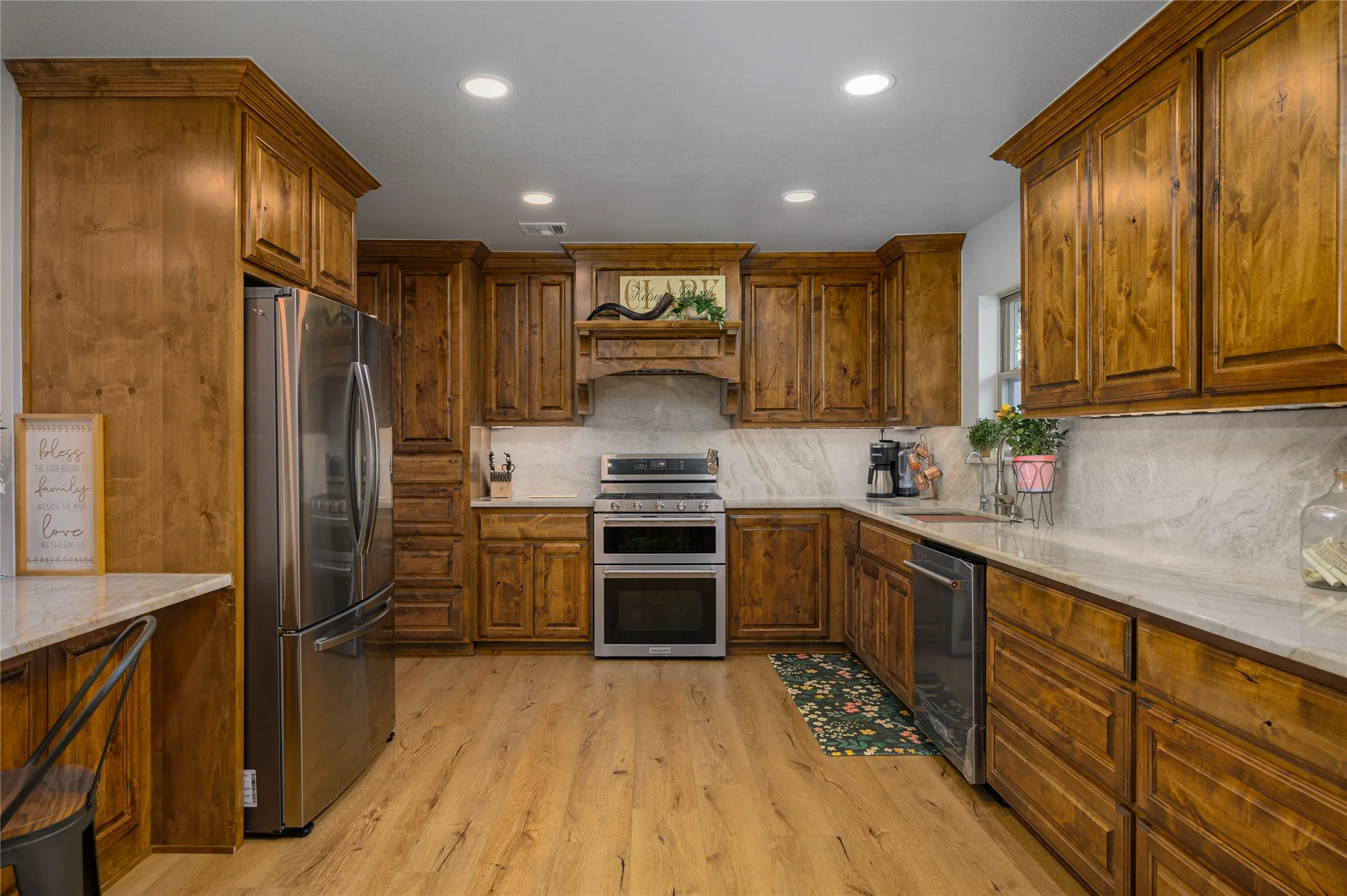 Single Family Residence For Sale in Grayson County , 414 Flowing Wells Road, Pottsboro, Texas 75076, 3 Bedroom, 2 Bathroom, 1 Garage spaces, 1,300 Sqft, built in 1960, Price $515,000, mls#21352807, Real Estate Agent in Pottsboro, Homes For Sale in Grayson county, Homes For Sale in Pottsboro, Realtor in Pottsboro Texas, Real Estate Brokerage Independent Realty Texas, Luminita Cordes Realtor
