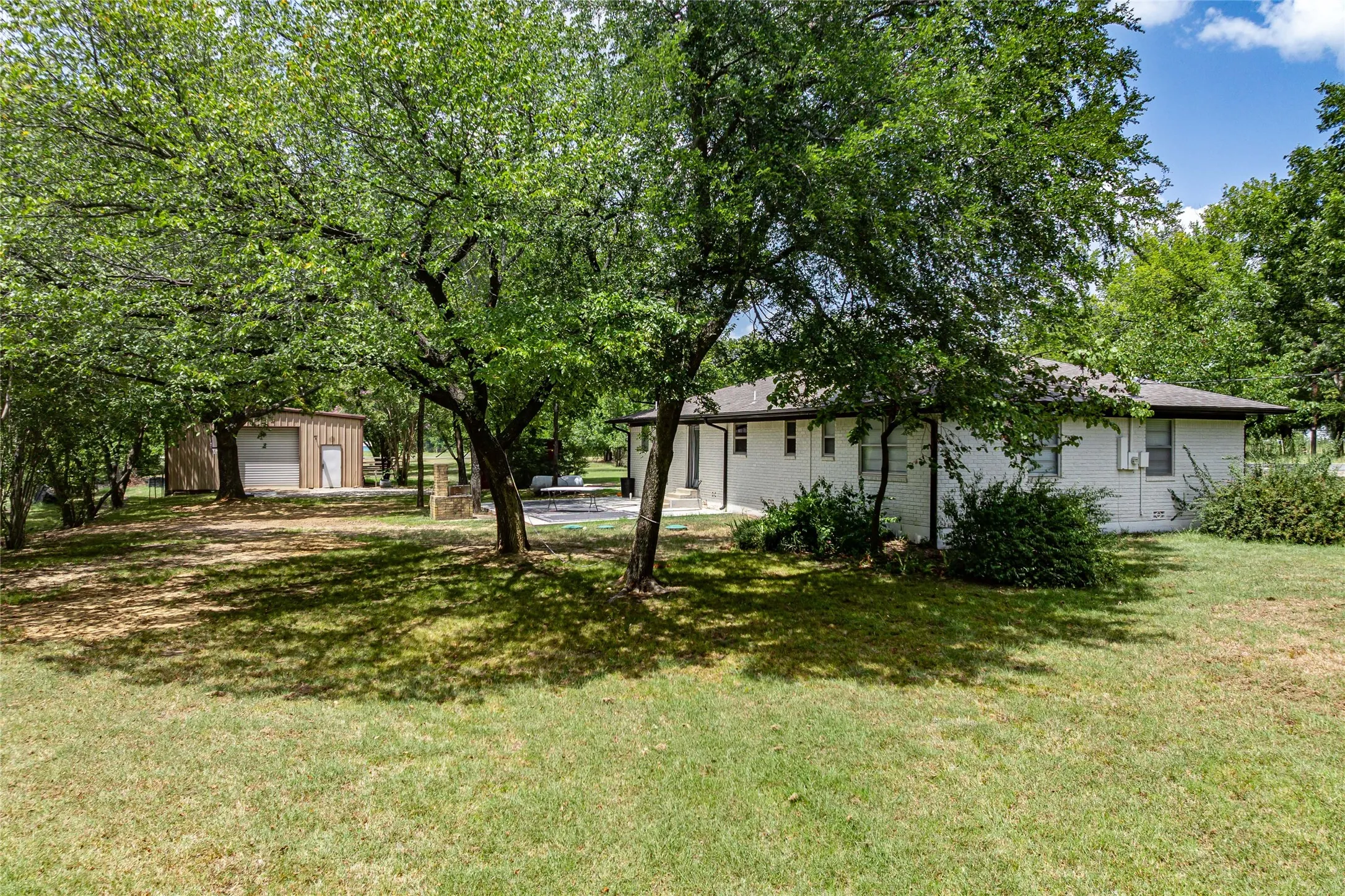 Single Family Residence For Sale in Grayson County , 414 Flowing Wells Road, Pottsboro, Texas 75076, 3 Bedroom, 2 Bathroom, 1 Garage spaces, 1,300 Sqft, built in 1960, Price $515,000, mls#21352807, Real Estate Agent in Pottsboro, Homes For Sale in Grayson county, Homes For Sale in Pottsboro, Realtor in Pottsboro Texas, Real Estate Brokerage Independent Realty Texas, Luminita Cordes Realtor