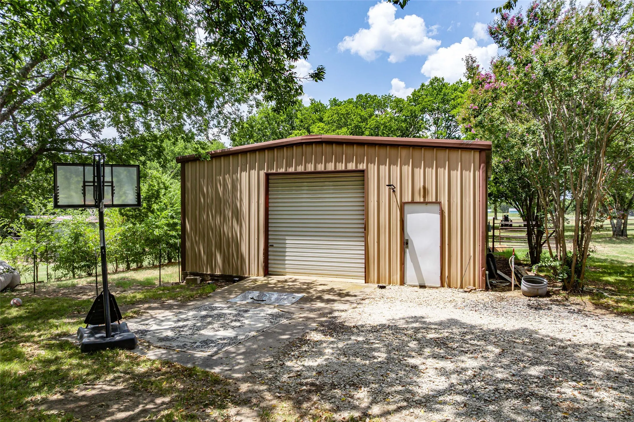 Single Family Residence For Sale in Grayson County , 414 Flowing Wells Road, Pottsboro, Texas 75076, 3 Bedroom, 2 Bathroom, 1 Garage spaces, 1,300 Sqft, built in 1960, Price $515,000, mls#21352807, Real Estate Agent in Pottsboro, Homes For Sale in Grayson county, Homes For Sale in Pottsboro, Realtor in Pottsboro Texas, Real Estate Brokerage Independent Realty Texas, Luminita Cordes Realtor