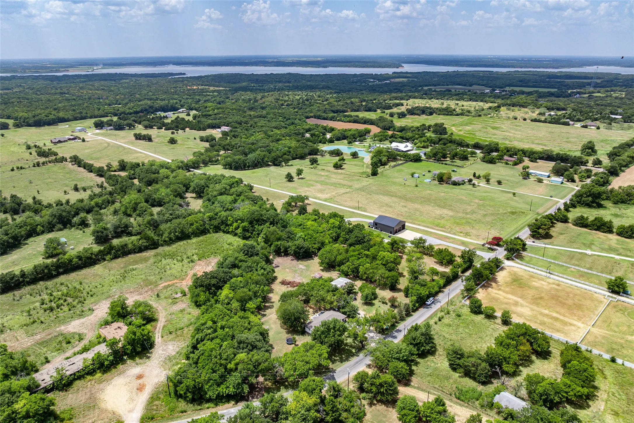 Single Family Residence For Sale in Grayson County , 414 Flowing Wells Road, Pottsboro, Texas 75076, 3 Bedroom, 2 Bathroom, 1 Garage spaces, 1,300 Sqft, built in 1960, Price $515,000, mls#21352807, Real Estate Agent in Pottsboro, Homes For Sale in Grayson county, Homes For Sale in Pottsboro, Realtor in Pottsboro Texas, Real Estate Brokerage Independent Realty Texas, Luminita Cordes Realtor