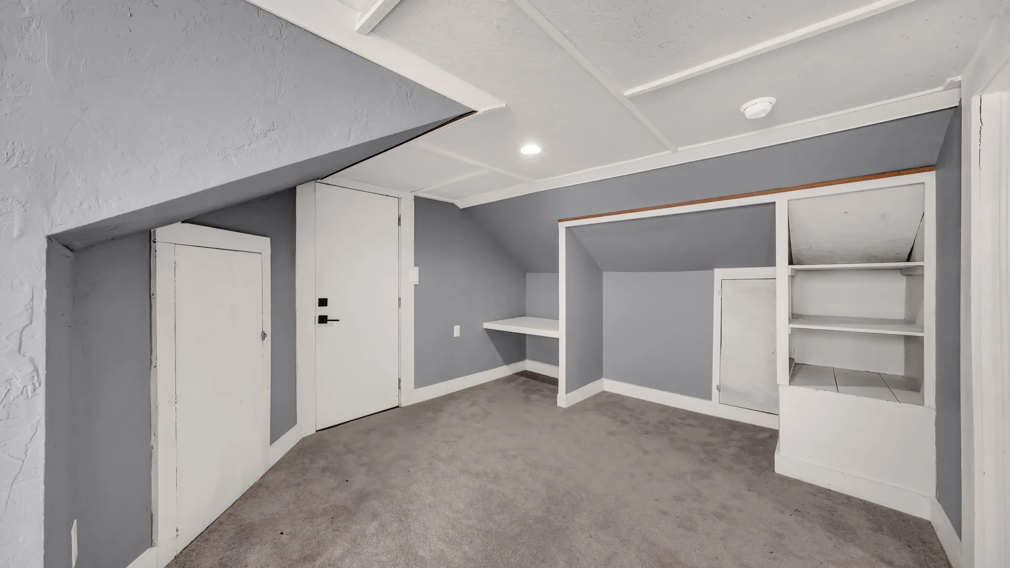 Single Family Residence For Sale in Parker County , 405 S Bowie Drive, Weatherford, Texas 76086, 4 Bedroom, 3 Bathroom, 2 Garage spaces, 2,036 Sqft, built in 1900, Price $350,000, mls#21356735, Real Estate Agent in Weatherford, Homes For Sale in Parker county, Homes For Sale in Weatherford, Realtor in Weatherford Texas, Real Estate Brokerage Independent Realty Texas, Luminita Cordes Realtor