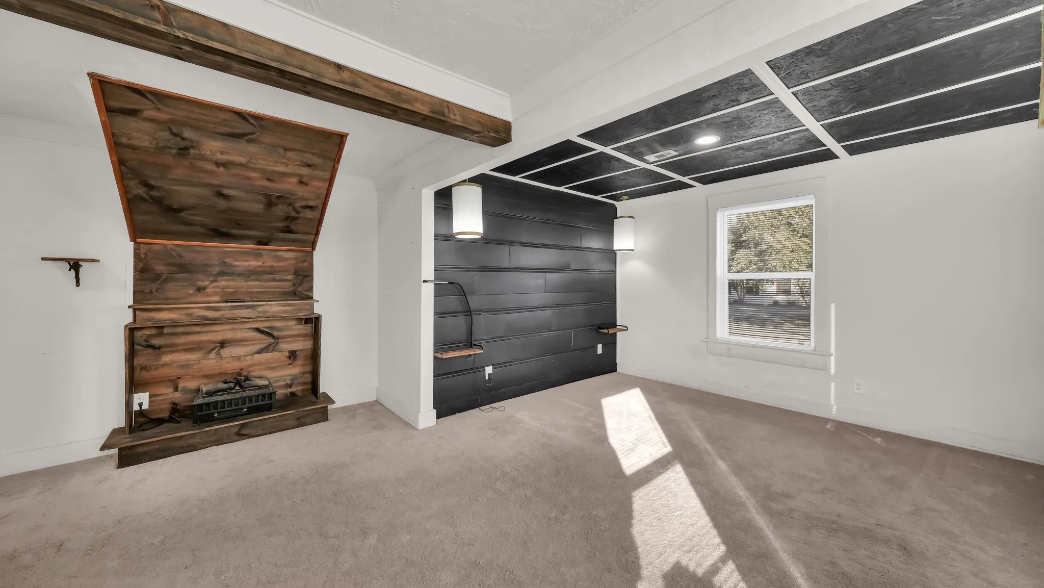 Single Family Residence For Sale in Parker County , 405 S Bowie Drive, Weatherford, Texas 76086, 4 Bedroom, 3 Bathroom, 2 Garage spaces, 2,036 Sqft, built in 1900, Price $350,000, mls#21356735, Real Estate Agent in Weatherford, Homes For Sale in Parker county, Homes For Sale in Weatherford, Realtor in Weatherford Texas, Real Estate Brokerage Independent Realty Texas, Luminita Cordes Realtor