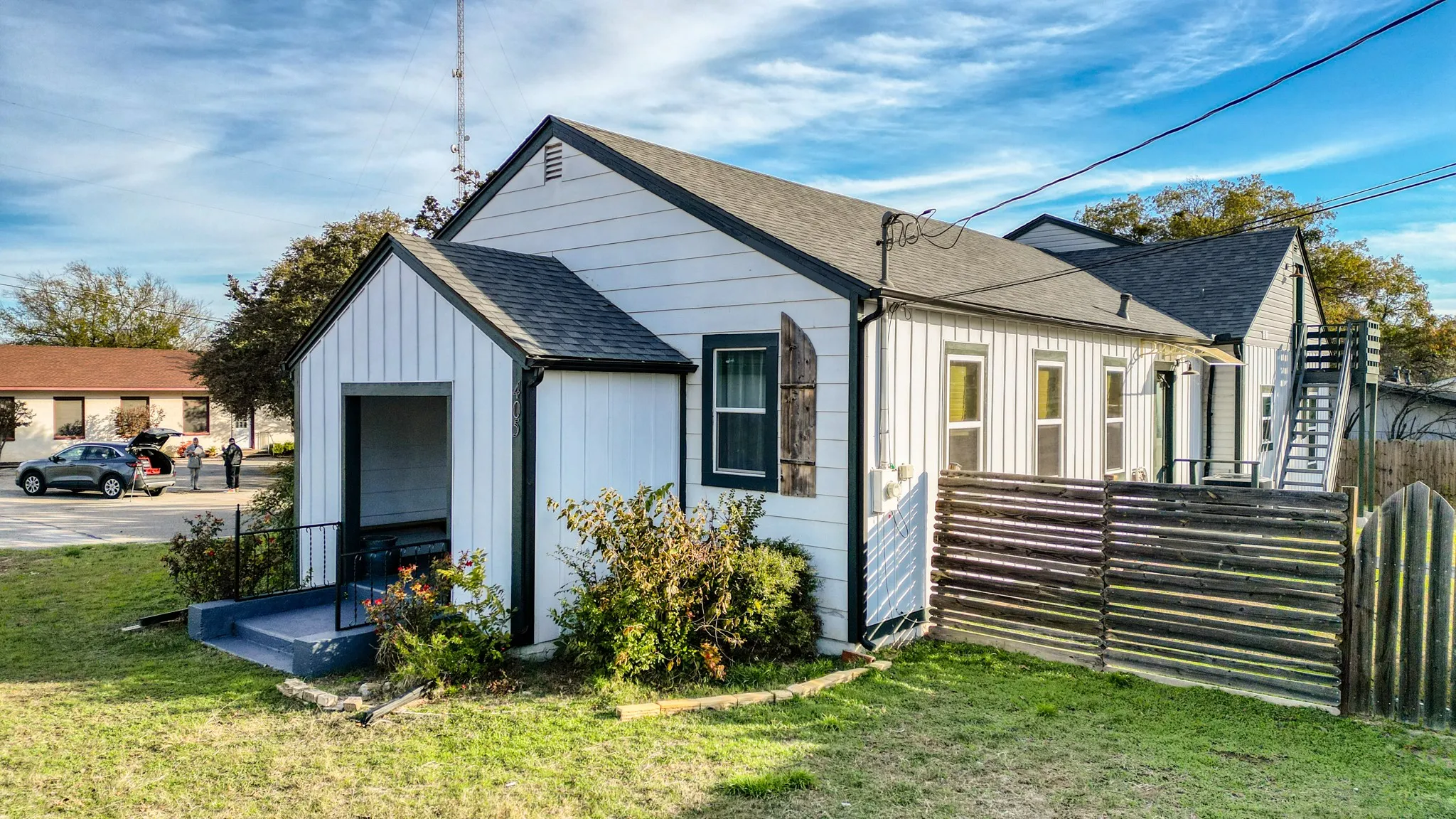 Single Family Residence For Sale in Parker County , 405 S Bowie Drive, Weatherford, Texas 76086, 4 Bedroom, 3 Bathroom, 2 Garage spaces, 2,036 Sqft, built in 1900, Price $350,000, mls#21356735, Real Estate Agent in Weatherford, Homes For Sale in Parker county, Homes For Sale in Weatherford, Realtor in Weatherford Texas, Real Estate Brokerage Independent Realty Texas, Luminita Cordes Realtor