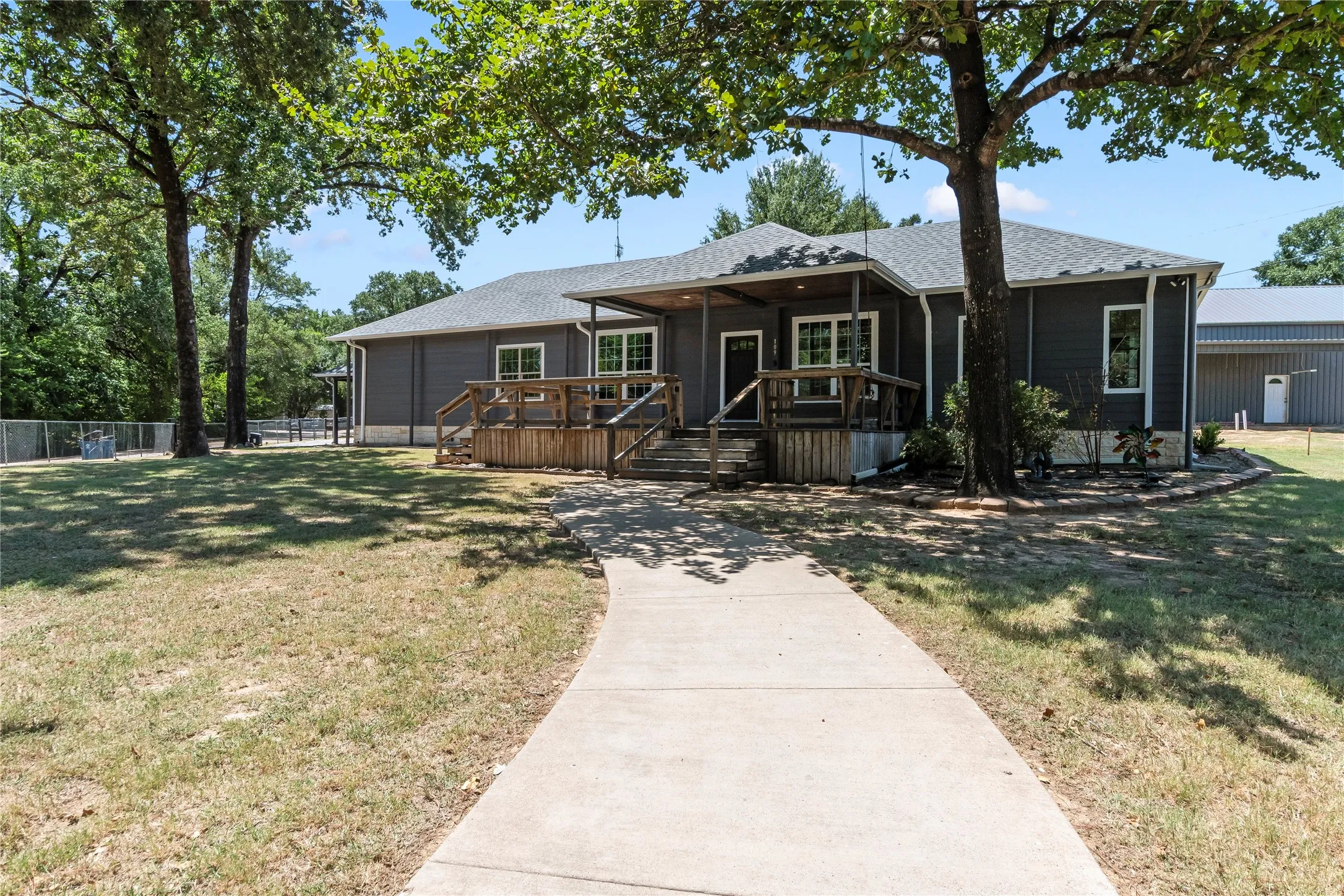 Single Family Residence For Sale in Henderson County , 109 Bayview Street, Gun Barrel City, Texas 75156, 4 Bedroom, 2 Bathroom, Garage spaces, 2,240 Sqft, built in 0, mls#21347569, Real Estate Agent in Gun Barrel City, Homes For Sale in Henderson county, Homes For Sale in Gun Barrel City, Realtor in Gun Barrel City Texas, Real Estate Brokerage Independent Realty Texas, Luminita Cordes Realtor