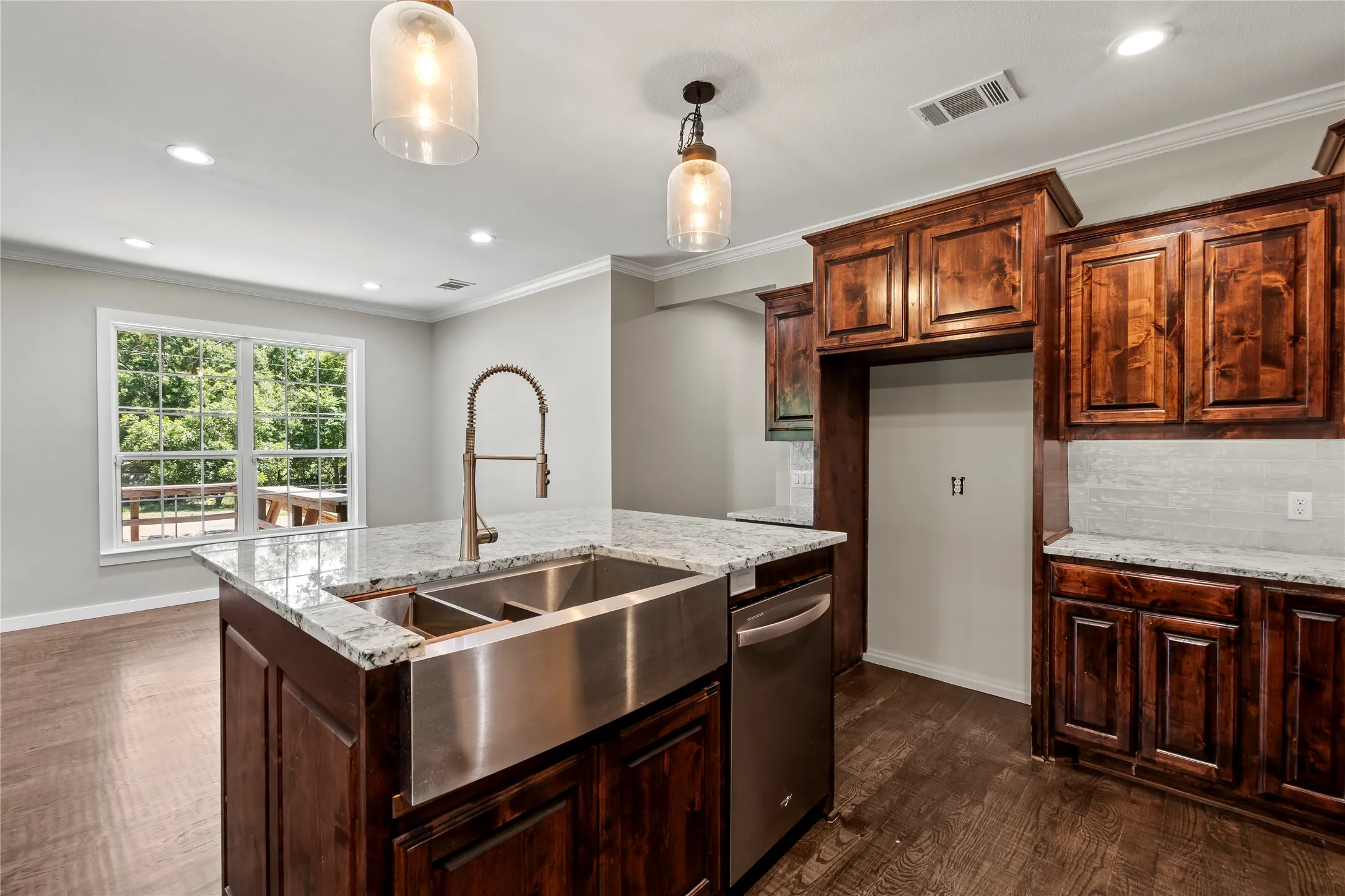 Single Family Residence For Sale in Henderson County , 109 Bayview Street, Gun Barrel City, Texas 75156, 4 Bedroom, 2 Bathroom, Garage spaces, 2,240 Sqft, built in 0, mls#21347569, Real Estate Agent in Gun Barrel City, Homes For Sale in Henderson county, Homes For Sale in Gun Barrel City, Realtor in Gun Barrel City Texas, Real Estate Brokerage Independent Realty Texas, Luminita Cordes Realtor