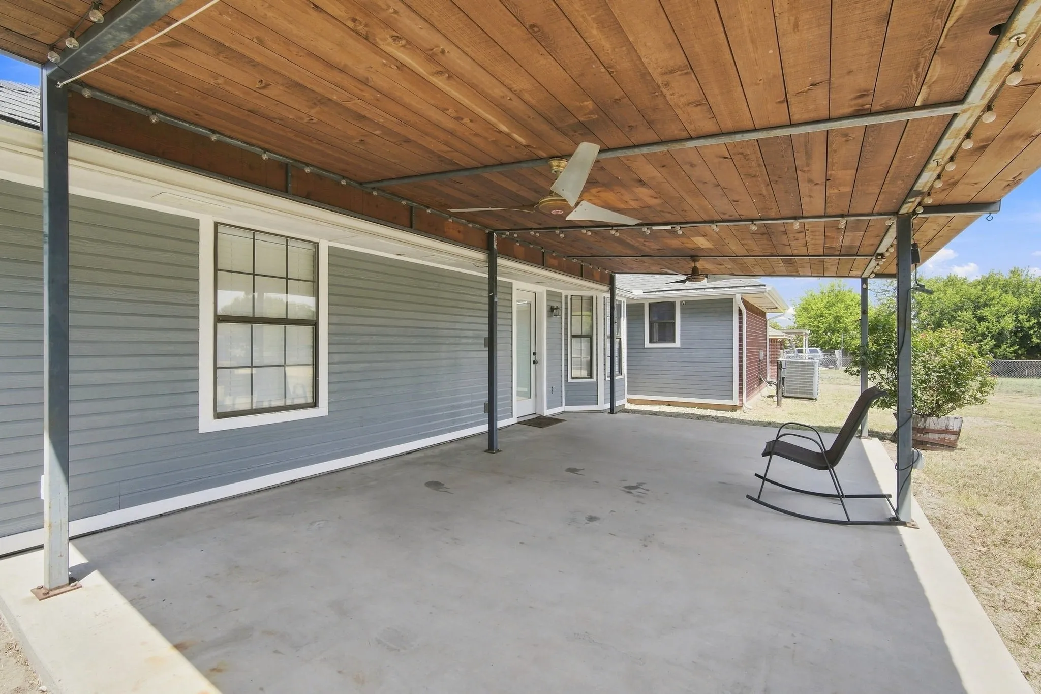 Single Family Residence For Sale in Ellis County , 316 Janis Lane, Waxahachie, Texas 75165, 3 Bedroom, 2 Bathroom, 2 Garage spaces, 1,244 Sqft, built in 1995, mls#21355320, Real Estate Agent in Waxahachie, Homes For Sale in Ellis county, Homes For Sale in Waxahachie, Realtor in Waxahachie Texas, Real Estate Brokerage Independent Realty Texas, Luminita Cordes Realtor