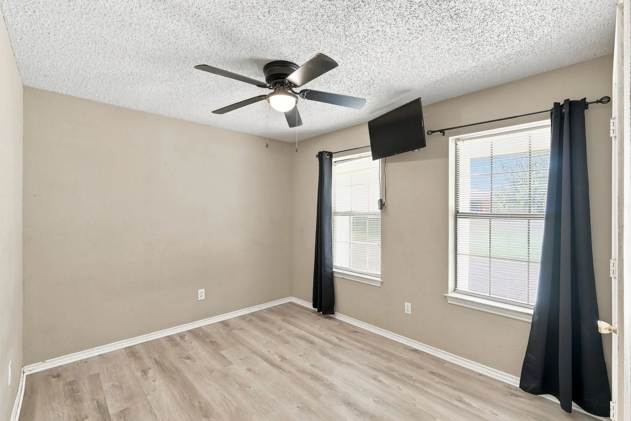 Single Family Residence For Sale in Ellis County , 316 Janis Lane, Waxahachie, Texas 75165, 3 Bedroom, 2 Bathroom, 2 Garage spaces, 1,244 Sqft, built in 1995, mls#21355320, Real Estate Agent in Waxahachie, Homes For Sale in Ellis county, Homes For Sale in Waxahachie, Realtor in Waxahachie Texas, Real Estate Brokerage Independent Realty Texas, Luminita Cordes Realtor