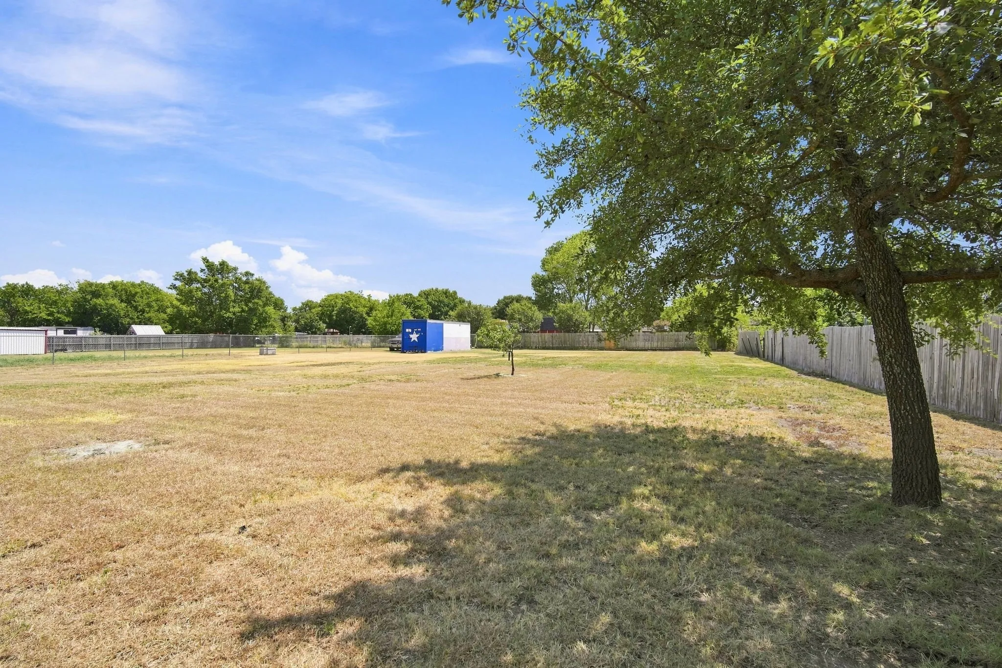 Single Family Residence For Sale in Ellis County , 316 Janis Lane, Waxahachie, Texas 75165, 3 Bedroom, 2 Bathroom, 2 Garage spaces, 1,244 Sqft, built in 1995, mls#21355320, Real Estate Agent in Waxahachie, Homes For Sale in Ellis county, Homes For Sale in Waxahachie, Realtor in Waxahachie Texas, Real Estate Brokerage Independent Realty Texas, Luminita Cordes Realtor