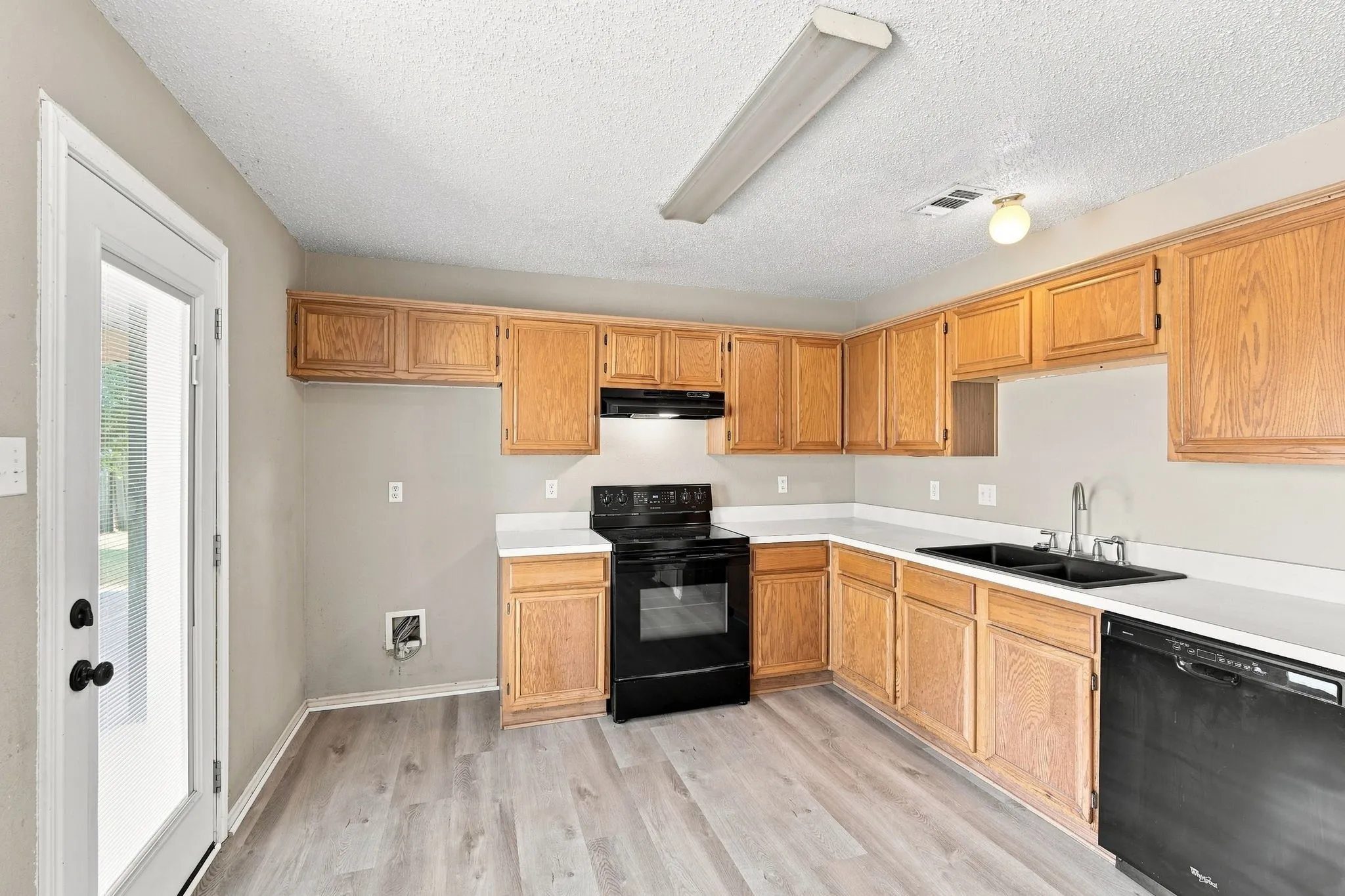 Single Family Residence For Sale in Ellis County , 316 Janis Lane, Waxahachie, Texas 75165, 3 Bedroom, 2 Bathroom, 2 Garage spaces, 1,244 Sqft, built in 1995, mls#21355320, Real Estate Agent in Waxahachie, Homes For Sale in Ellis county, Homes For Sale in Waxahachie, Realtor in Waxahachie Texas, Real Estate Brokerage Independent Realty Texas, Luminita Cordes Realtor