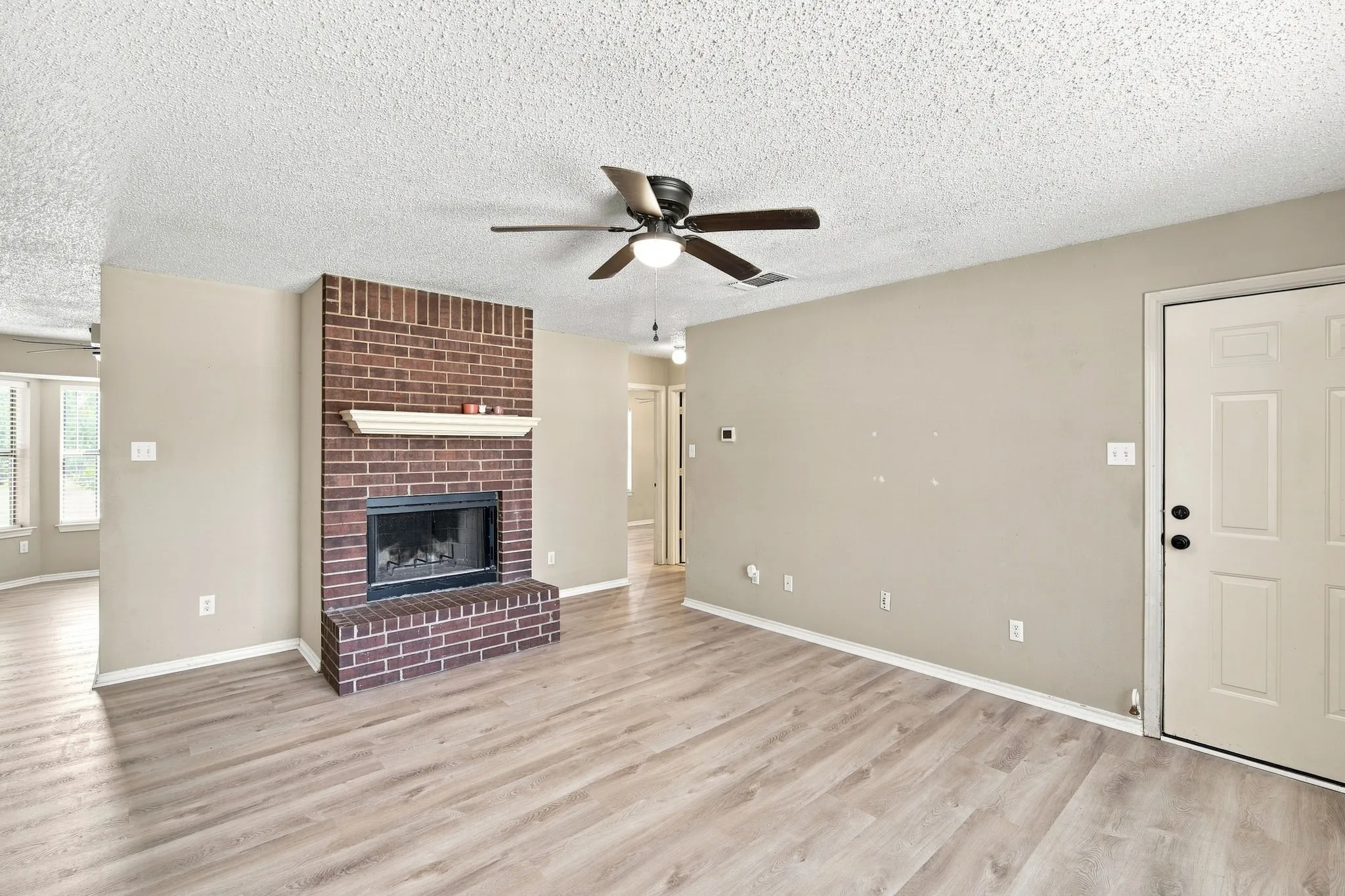 Single Family Residence For Sale in Ellis County , 316 Janis Lane, Waxahachie, Texas 75165, 3 Bedroom, 2 Bathroom, 2 Garage spaces, 1,244 Sqft, built in 1995, mls#21355320, Real Estate Agent in Waxahachie, Homes For Sale in Ellis county, Homes For Sale in Waxahachie, Realtor in Waxahachie Texas, Real Estate Brokerage Independent Realty Texas, Luminita Cordes Realtor