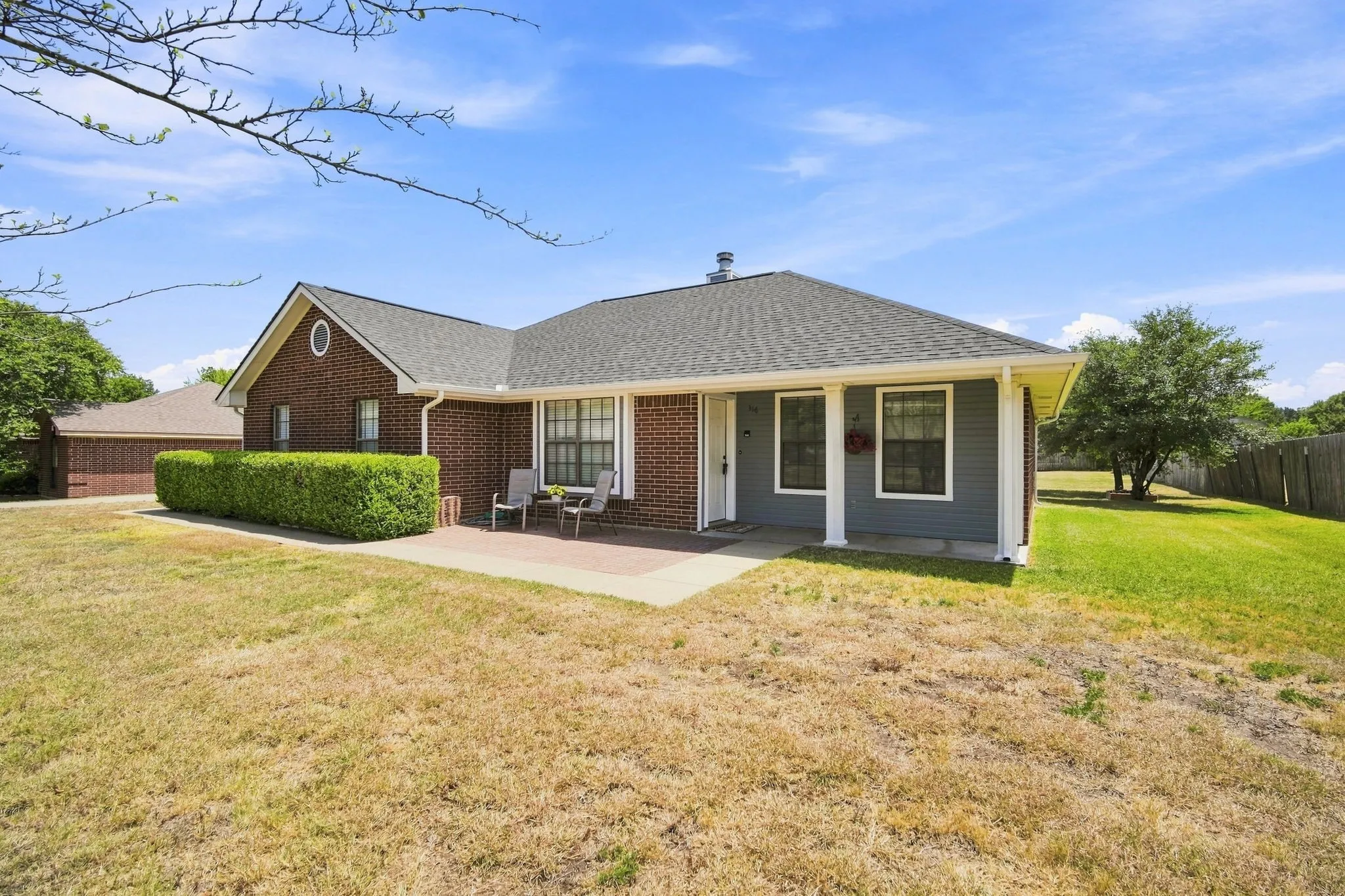 Single Family Residence For Sale in Ellis County , 316 Janis Lane, Waxahachie, Texas 75165, 3 Bedroom, 2 Bathroom, 2 Garage spaces, 1,244 Sqft, built in 1995, mls#21355320, Real Estate Agent in Waxahachie, Homes For Sale in Ellis county, Homes For Sale in Waxahachie, Realtor in Waxahachie Texas, Real Estate Brokerage Independent Realty Texas, Luminita Cordes Realtor