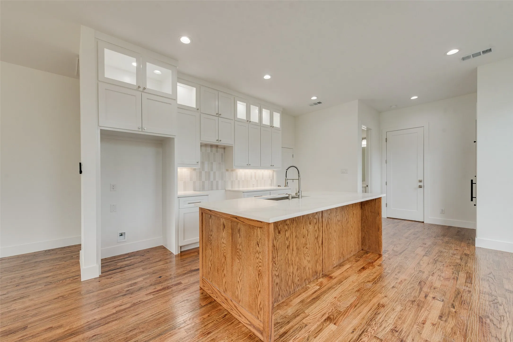 Duplex For Rent in Dallas County , 2408 Boyd Street, Dallas, Texas 75224, 3 Bedroom, 3 Bathroom, 2 Garage spaces, 2,155 Sqft, built in 2026, mls#21356746, Real Estate Agent in Dallas, Homes For Rent in Dallas county, Homes For Rent in Dallas, Realtor in Dallas Texas, Real Estate Brokerage Independent Realty Texas, Luminita Cordes Realtor