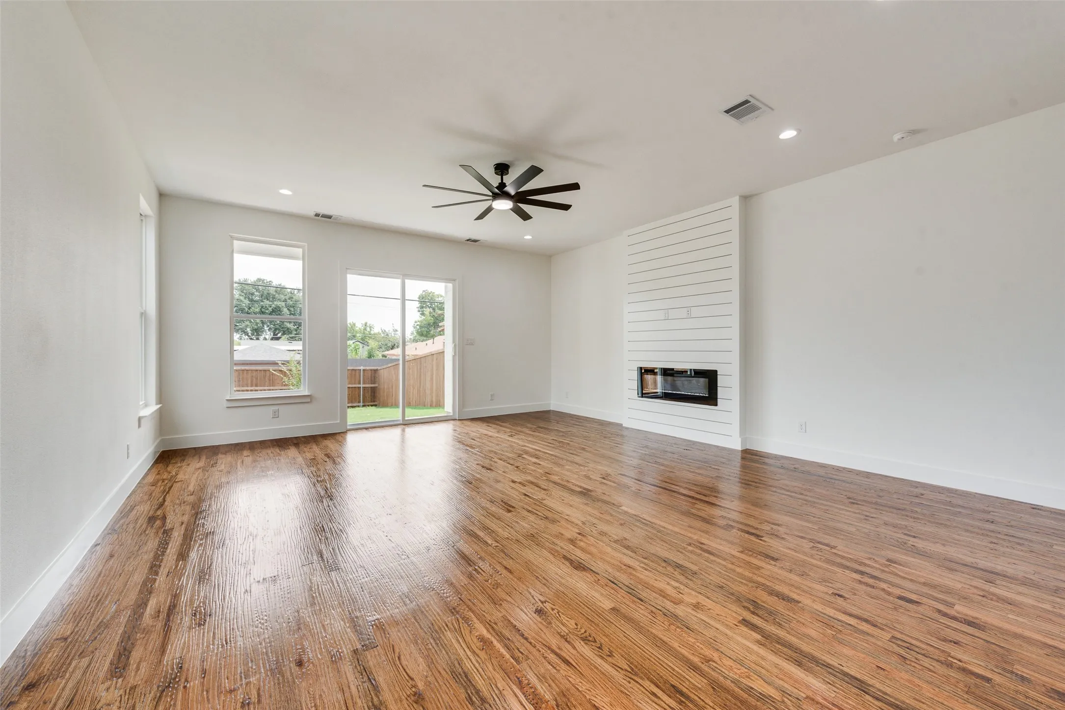 Duplex For Rent in Dallas County , 2408 Boyd Street, Dallas, Texas 75224, 3 Bedroom, 3 Bathroom, 2 Garage spaces, 2,155 Sqft, built in 2026, mls#21356746, Real Estate Agent in Dallas, Homes For Rent in Dallas county, Homes For Rent in Dallas, Realtor in Dallas Texas, Real Estate Brokerage Independent Realty Texas, Luminita Cordes Realtor