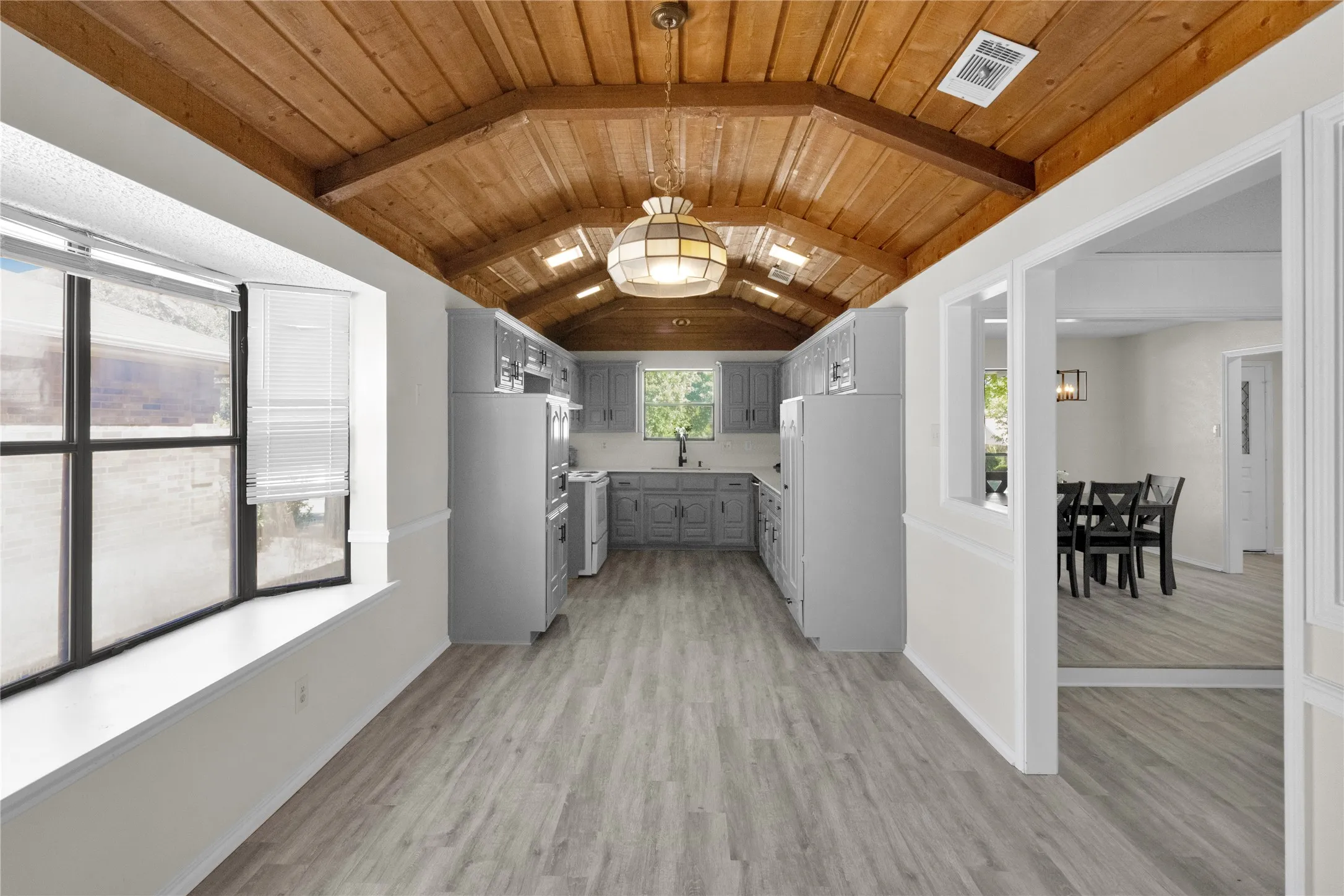 Single Family Residence For Sale in Dallas County , 430 Timberline Drive, Duncanville, Texas 75137, 3 Bedroom, 2 Bathroom, 2 Garage spaces, 1,928 Sqft, built in 1983, mls#21352960, Real Estate Agent in Duncanville, Homes For Sale in Dallas county, Homes For Sale in Duncanville, Realtor in Duncanville Texas, Real Estate Brokerage Independent Realty Texas, Luminita Cordes Realtor