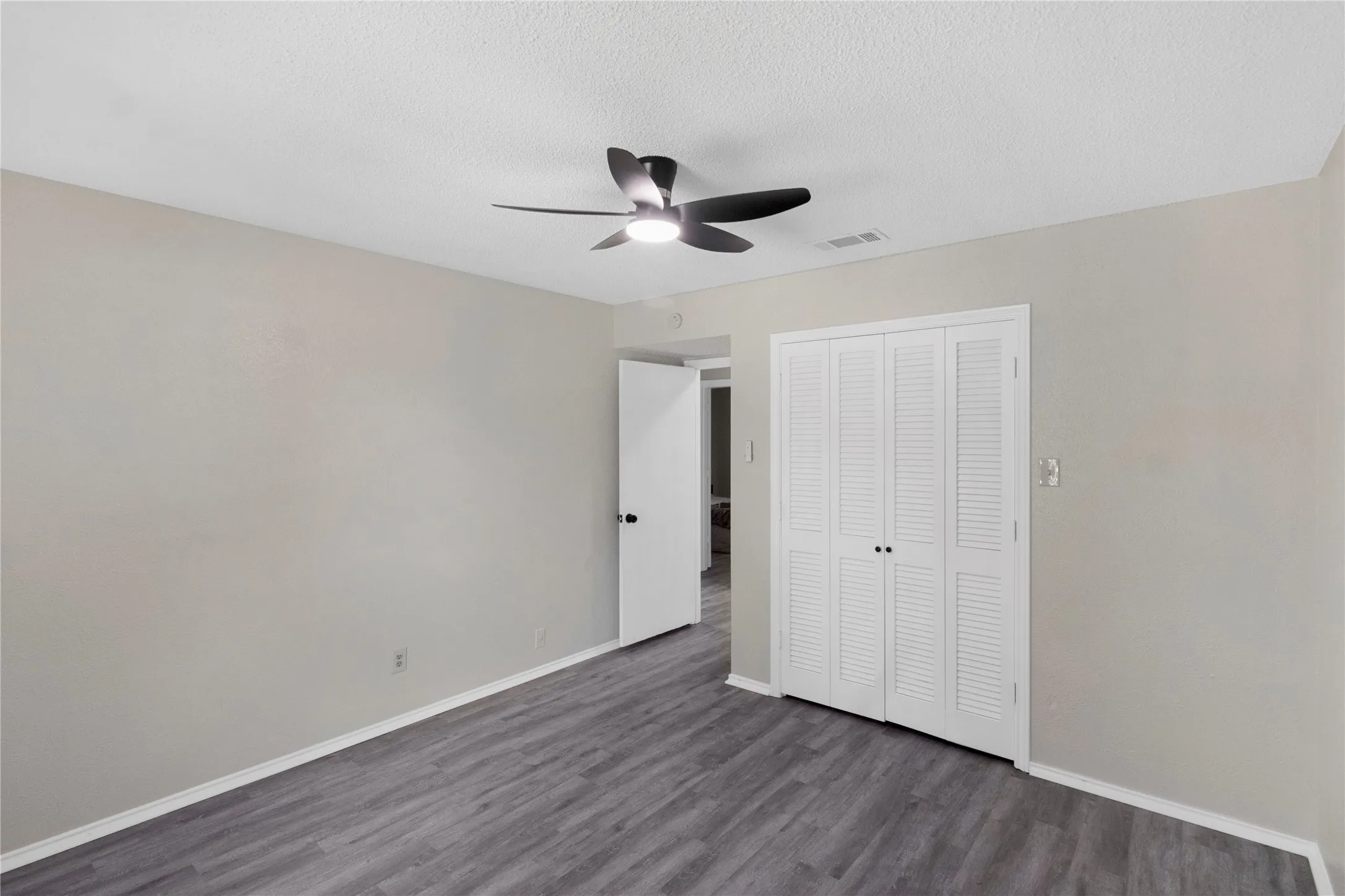 Single Family Residence For Sale in Dallas County , 430 Timberline Drive, Duncanville, Texas 75137, 3 Bedroom, 2 Bathroom, 2 Garage spaces, 1,928 Sqft, built in 1983, mls#21352960, Real Estate Agent in Duncanville, Homes For Sale in Dallas county, Homes For Sale in Duncanville, Realtor in Duncanville Texas, Real Estate Brokerage Independent Realty Texas, Luminita Cordes Realtor