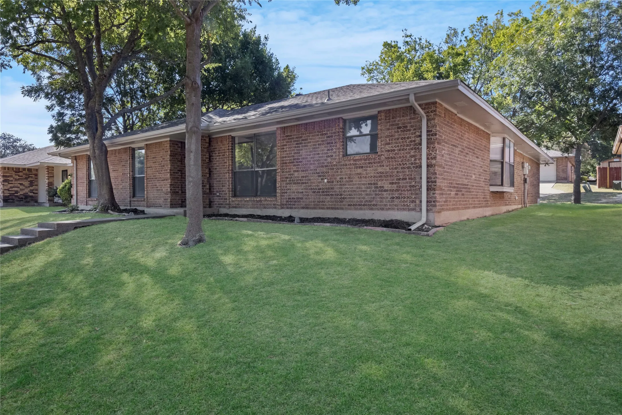 Single Family Residence For Sale in Dallas County , 430 Timberline Drive, Duncanville, Texas 75137, 3 Bedroom, 2 Bathroom, 2 Garage spaces, 1,928 Sqft, built in 1983, mls#21352960, Real Estate Agent in Duncanville, Homes For Sale in Dallas county, Homes For Sale in Duncanville, Realtor in Duncanville Texas, Real Estate Brokerage Independent Realty Texas, Luminita Cordes Realtor