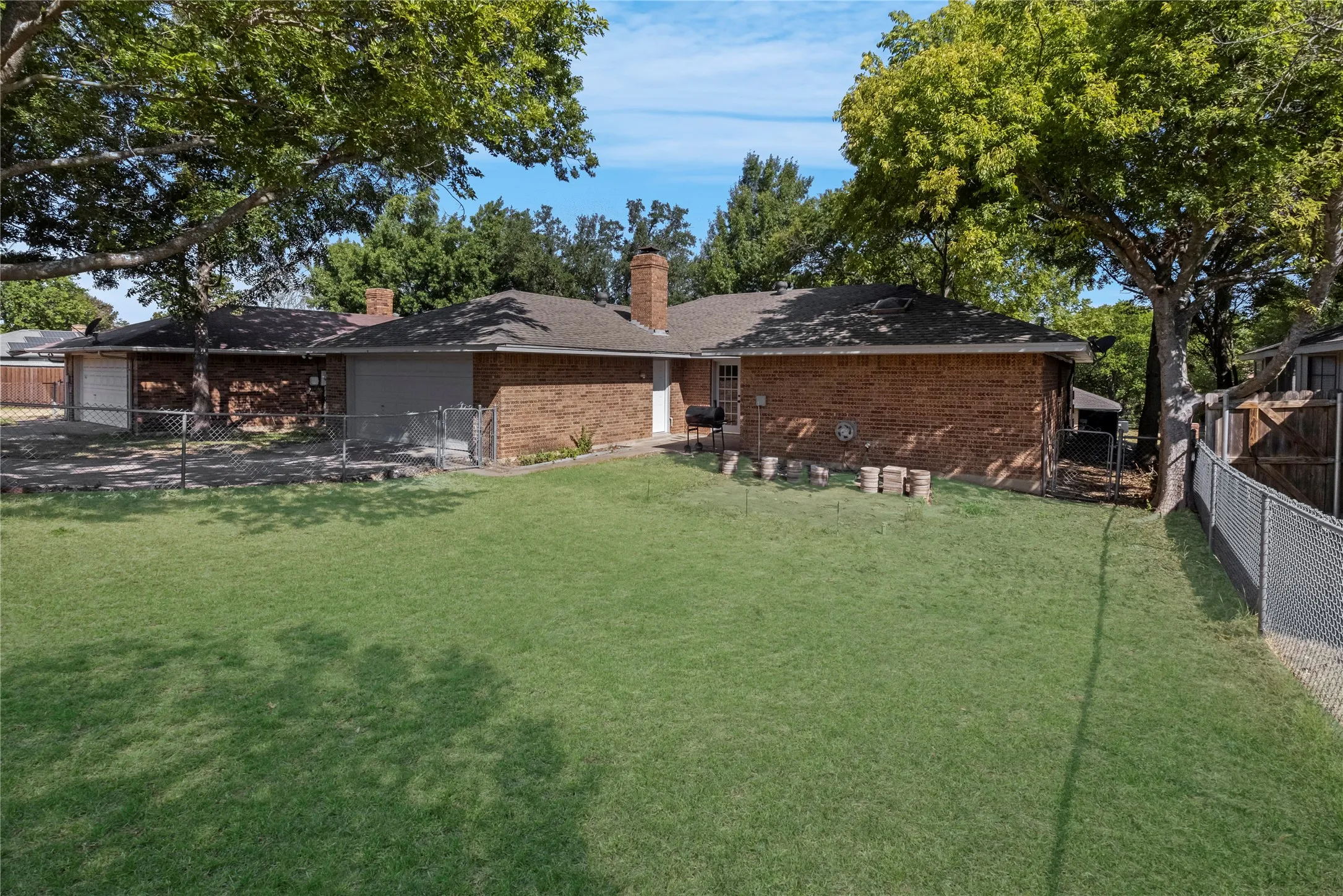 Single Family Residence For Sale in Dallas County , 430 Timberline Drive, Duncanville, Texas 75137, 3 Bedroom, 2 Bathroom, 2 Garage spaces, 1,928 Sqft, built in 1983, mls#21352960, Real Estate Agent in Duncanville, Homes For Sale in Dallas county, Homes For Sale in Duncanville, Realtor in Duncanville Texas, Real Estate Brokerage Independent Realty Texas, Luminita Cordes Realtor