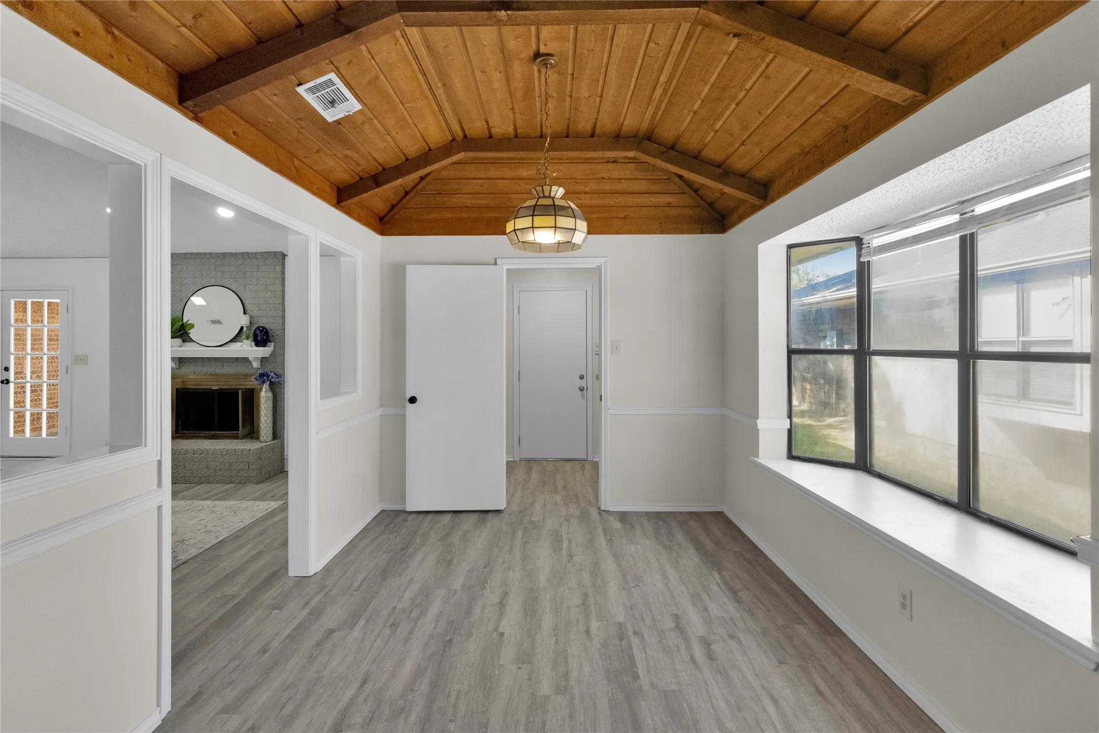 Single Family Residence For Sale in Dallas County , 430 Timberline Drive, Duncanville, Texas 75137, 3 Bedroom, 2 Bathroom, 2 Garage spaces, 1,928 Sqft, built in 1983, mls#21352960, Real Estate Agent in Duncanville, Homes For Sale in Dallas county, Homes For Sale in Duncanville, Realtor in Duncanville Texas, Real Estate Brokerage Independent Realty Texas, Luminita Cordes Realtor
