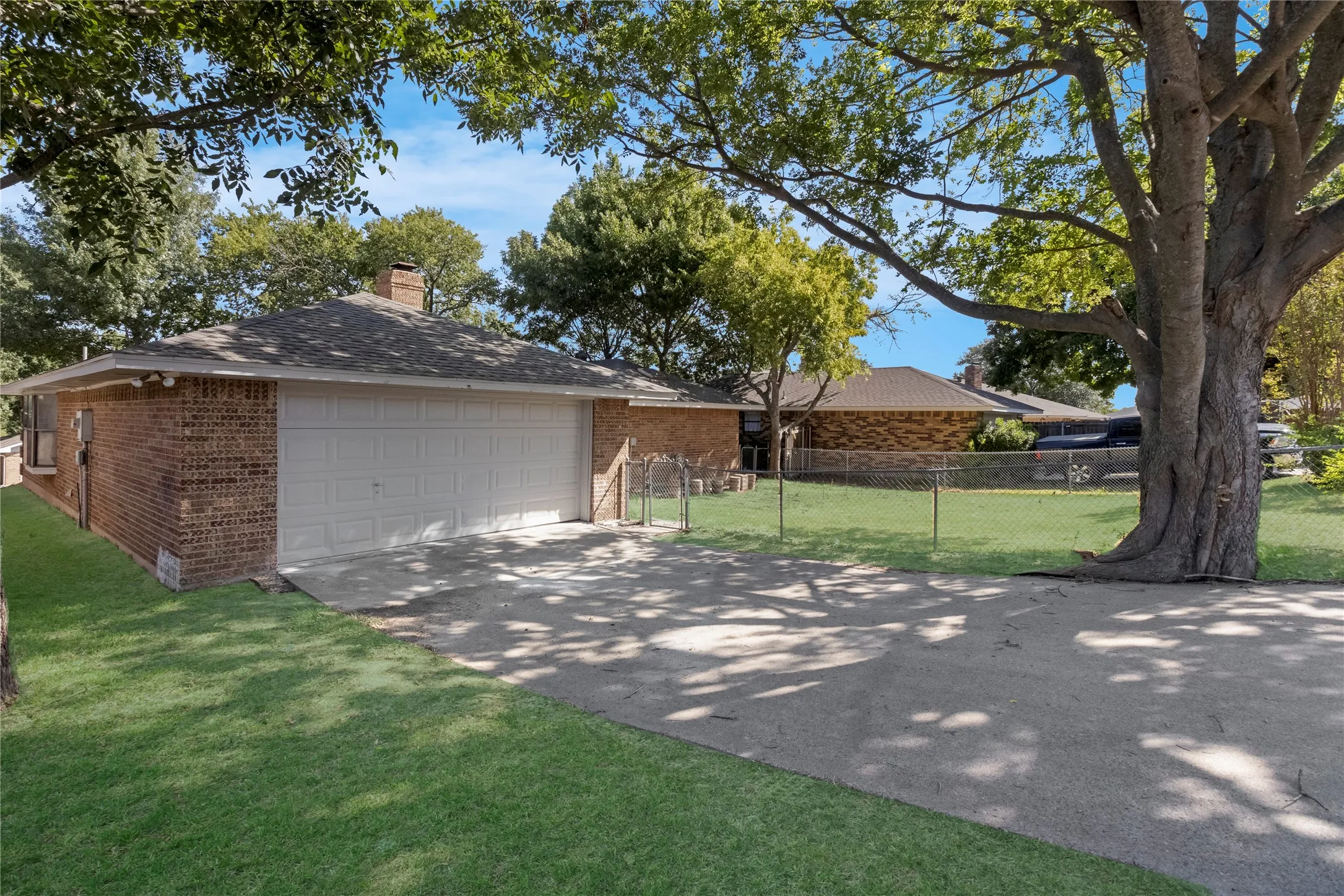 Single Family Residence For Sale in Dallas County , 430 Timberline Drive, Duncanville, Texas 75137, 3 Bedroom, 2 Bathroom, 2 Garage spaces, 1,928 Sqft, built in 1983, mls#21352960, Real Estate Agent in Duncanville, Homes For Sale in Dallas county, Homes For Sale in Duncanville, Realtor in Duncanville Texas, Real Estate Brokerage Independent Realty Texas, Luminita Cordes Realtor