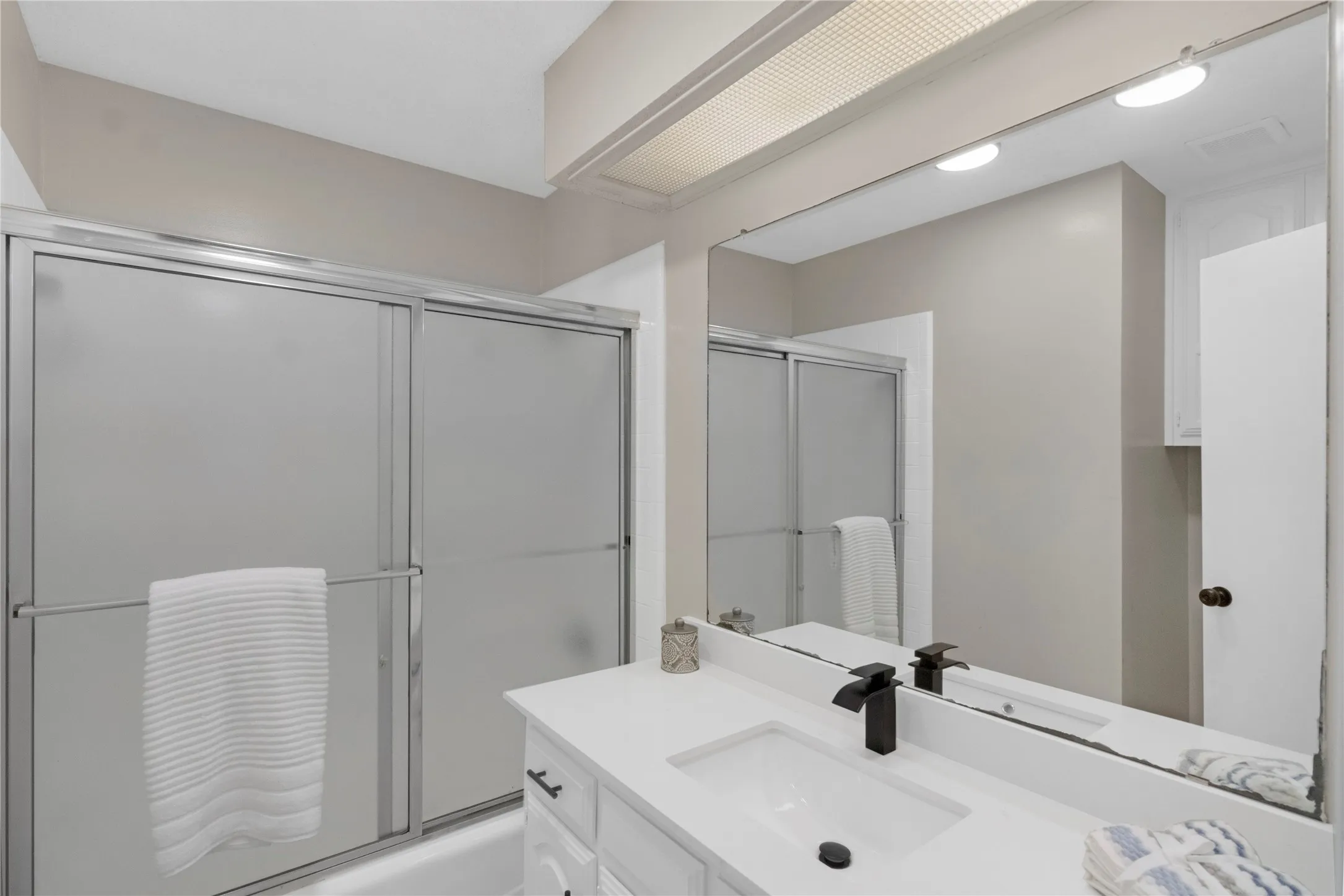 Single Family Residence For Sale in Dallas County , 430 Timberline Drive, Duncanville, Texas 75137, 3 Bedroom, 2 Bathroom, 2 Garage spaces, 1,928 Sqft, built in 1983, mls#21352960, Real Estate Agent in Duncanville, Homes For Sale in Dallas county, Homes For Sale in Duncanville, Realtor in Duncanville Texas, Real Estate Brokerage Independent Realty Texas, Luminita Cordes Realtor