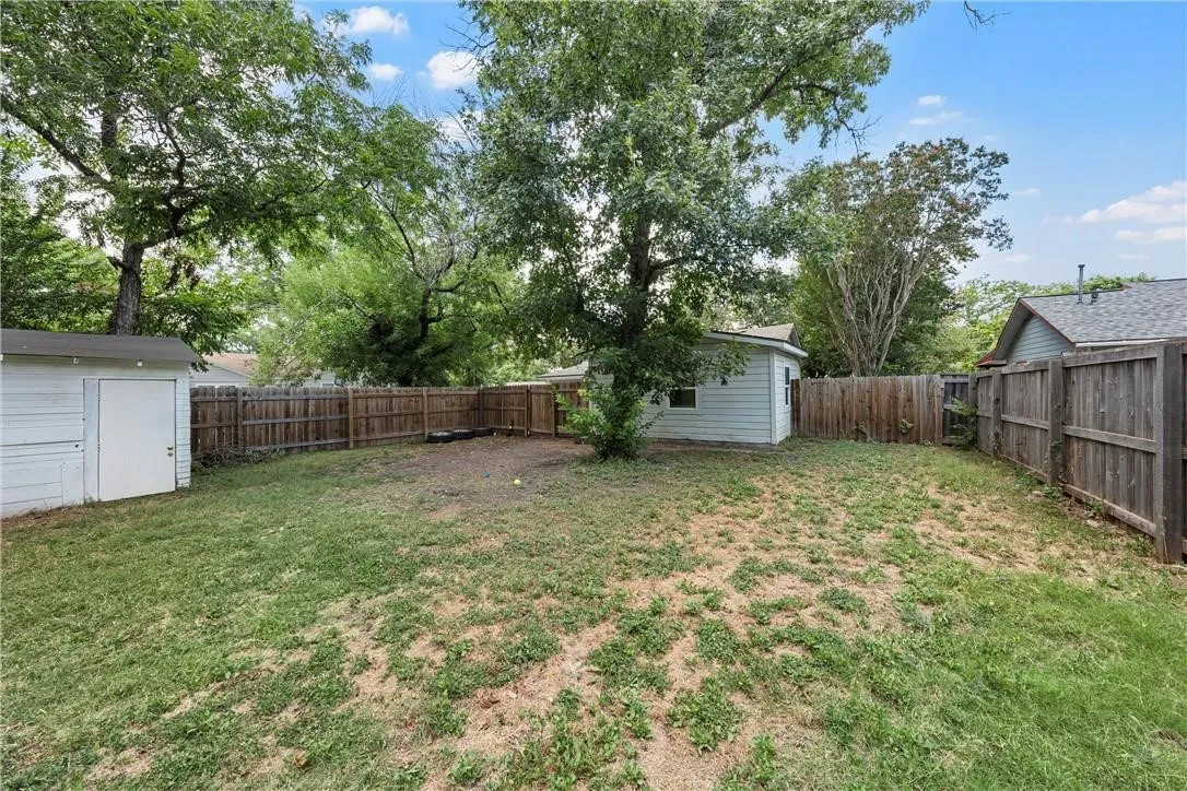 Single Family Residence For Sale in Mc Lennan County , 3632 N 22nd Street, Waco, Texas 76708, 3 Bedroom, 1 Bathroom, Garage spaces, 1,112 Sqft, built in 1951, Price $209,900, mls#21356727, Real Estate Agent in Waco, Homes For Sale in Mc Lennan county, Homes For Sale in Waco, Realtor in Waco Texas, Real Estate Brokerage Independent Realty Texas, Luminita Cordes Realtor