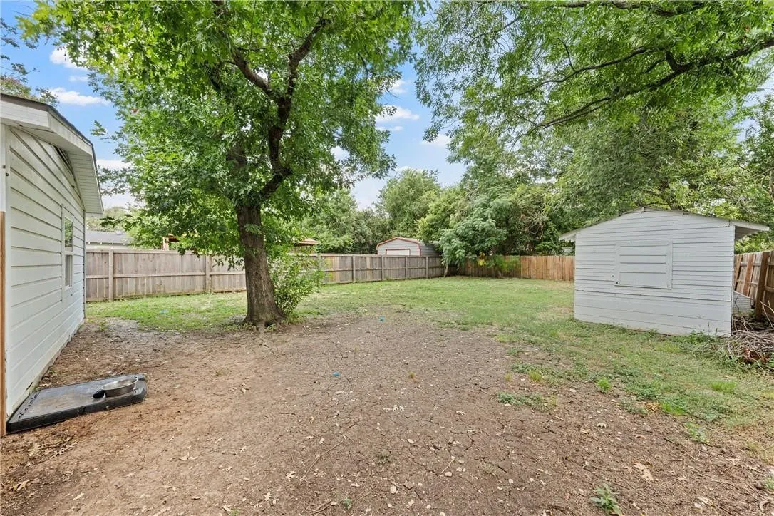 Single Family Residence For Sale in Mc Lennan County , 3632 N 22nd Street, Waco, Texas 76708, 3 Bedroom, 1 Bathroom, Garage spaces, 1,112 Sqft, built in 1951, Price $209,900, mls#21356727, Real Estate Agent in Waco, Homes For Sale in Mc Lennan county, Homes For Sale in Waco, Realtor in Waco Texas, Real Estate Brokerage Independent Realty Texas, Luminita Cordes Realtor
