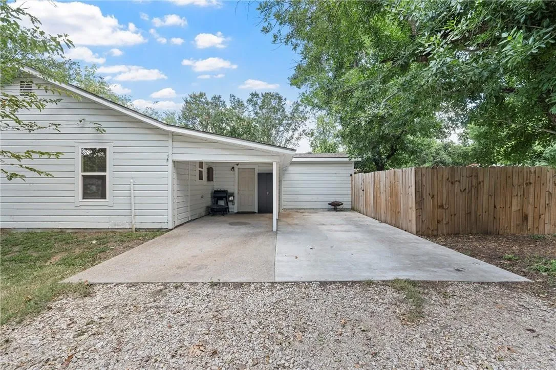 Single Family Residence For Sale in Mc Lennan County , 3632 N 22nd Street, Waco, Texas 76708, 3 Bedroom, 1 Bathroom, Garage spaces, 1,112 Sqft, built in 1951, Price $209,900, mls#21356727, Real Estate Agent in Waco, Homes For Sale in Mc Lennan county, Homes For Sale in Waco, Realtor in Waco Texas, Real Estate Brokerage Independent Realty Texas, Luminita Cordes Realtor