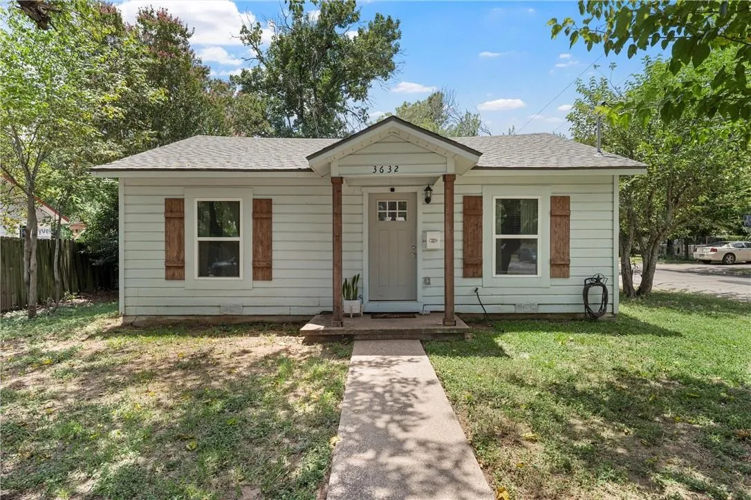 Single Family Residence For Sale in Mc Lennan County , 3632 N 22nd Street, Waco, Texas 76708, 3 Bedroom, 1 Bathroom, Garage spaces, 1,112 Sqft, built in 1951, Price $209,900, mls#21356727, Real Estate Agent in Waco, Homes For Sale in Mc Lennan county, Homes For Sale in Waco, Realtor in Waco Texas, Real Estate Brokerage Independent Realty Texas, Luminita Cordes Realtor